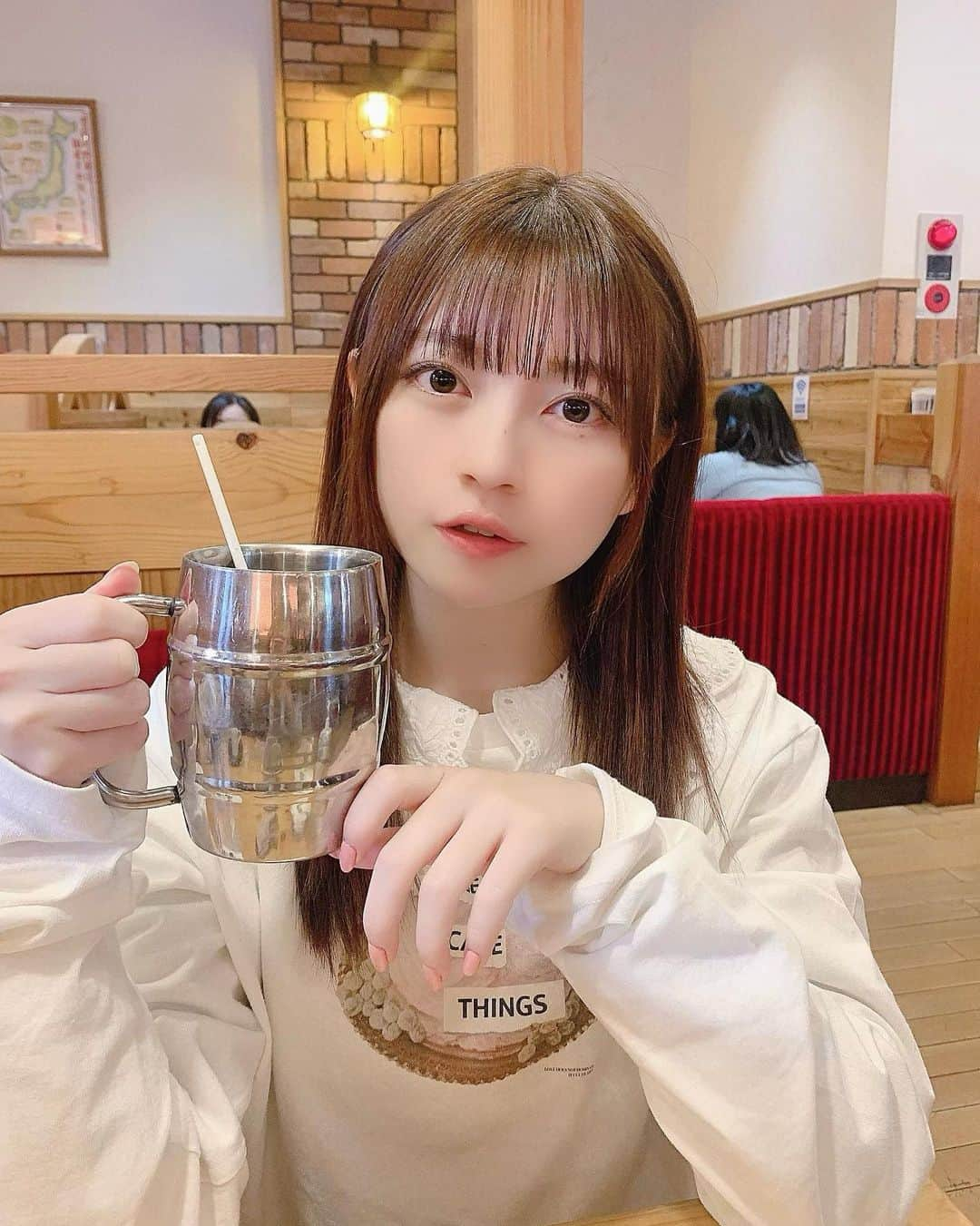 廣川奈々聖さんのインスタグラム写真 - (廣川奈々聖Instagram)「たっぷりサイズにしちゃった🦔☕️ ﻿妹が撮ってくれた～ ！ ﻿ ﻿ ﻿ ﻿ #コメダ珈琲店#カフェ巡り#カフェ活#ロンtコーデ#andlottie」3月7日 20時59分 - nanaseven7_u_u