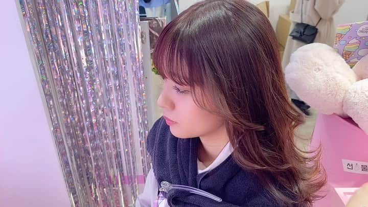 RIiNAのインスタグラム：「しゅりたんがこの角度いい！って撮ってくれた✌️ 韓国っぽい前髪ライン（？） 作ってくださった🥺 @choa_japan  . . 流れてるブロビのyesterday懐かしいって思いながらセットしてもらってたｗｗｗ . #choa_japan #韓国ヘア #韓国制服　#原宿」