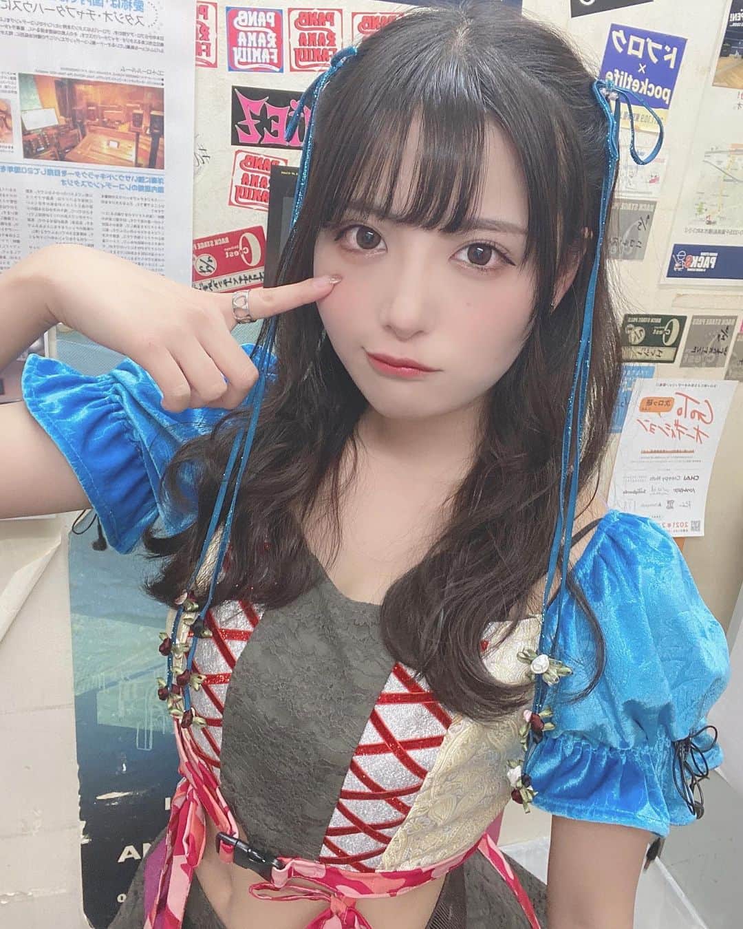 竹内花のインスタグラム：「きみのさいつよになりたい！！  #アイドル #アイドル衣装 #ツインテール #ツインテールアレンジ #ハーフツイン #ハーフツインテール #ヘアアレンジ #メイク #ドレス #カメラ好きな人と繋がりたい #アイドル好きと繋がりたい」