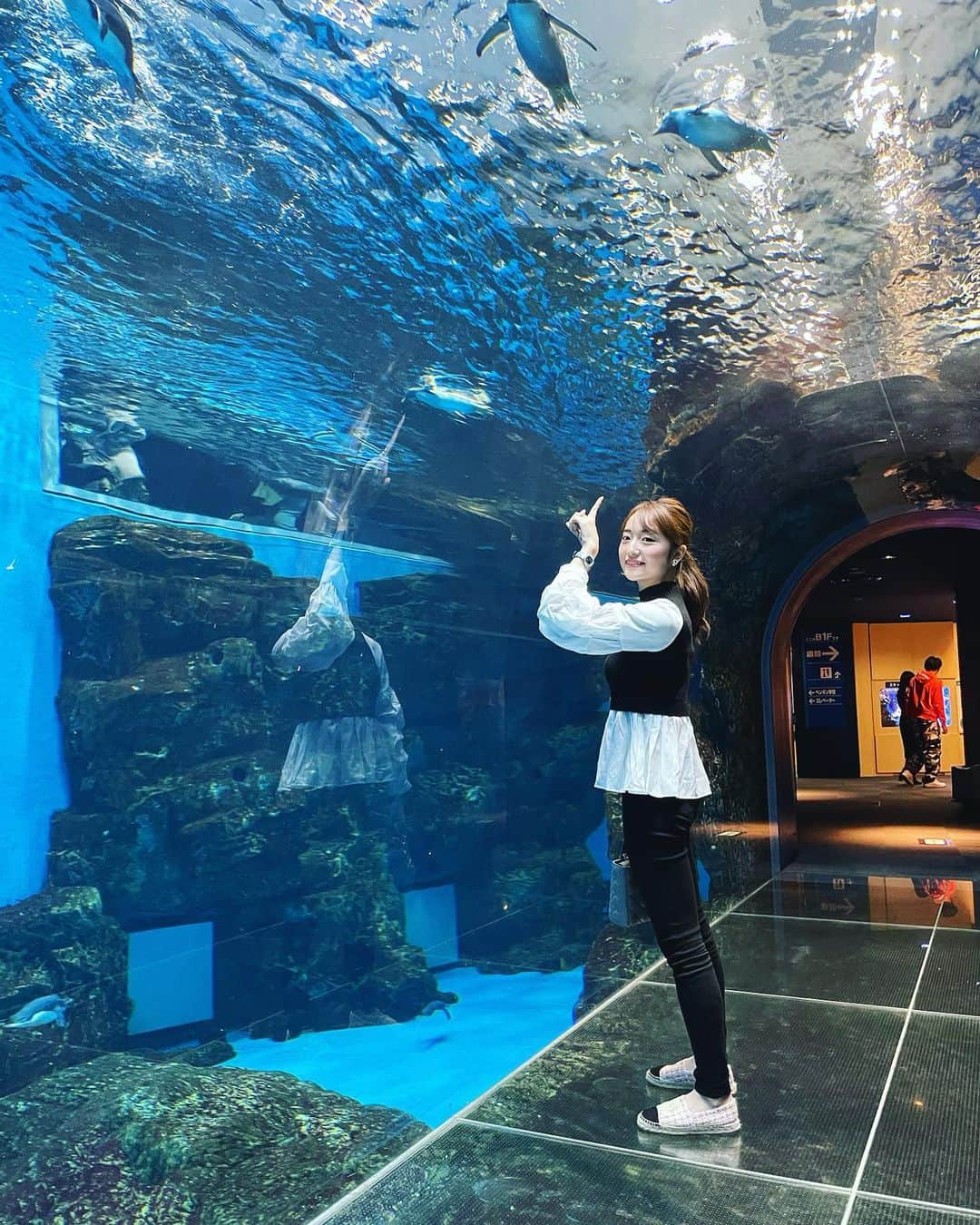 愛咲りおなのインスタグラム：「ペンギン可愛すぎて飼いたいなぁと思って調べたら、どうやらすんごい臭いらしい、  #広島 #飲み屋 #流川  #キャバ嬢 #ジム #トレーニング #キャバクラ #グルメ #広島グルメ #TikTok #golf #ゴルフ女子 #selfie #instagram」