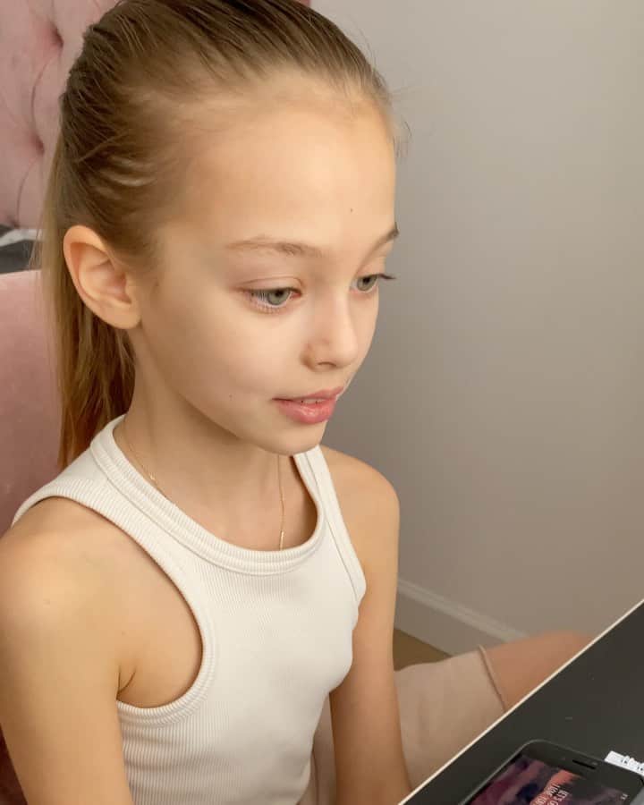 アンナ・ヴァワガさんのインスタグラム動画 - (アンナ・ヴァワガInstagram)「🤪 My first vocal lesson with Tania Levy who teaches the Voice kids candidates and the Voice winners in Germany 🇩🇪 🎤 @tanialevyvocalstudio」3月7日 23時19分 - annapavaga