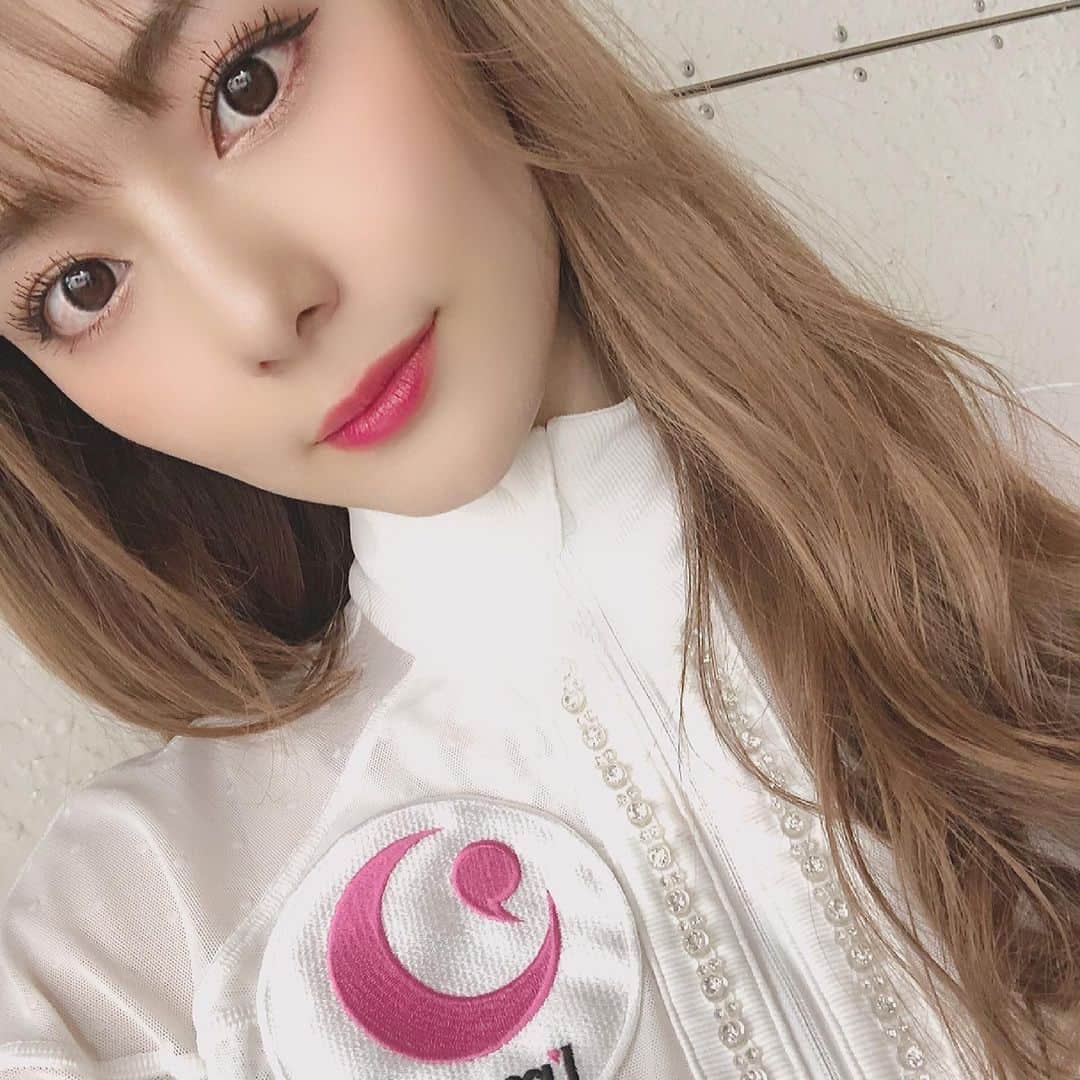 池松愛理のインスタグラム：「明日からまた１週間頑張ろうね♡。  おやすみなさい🌙」