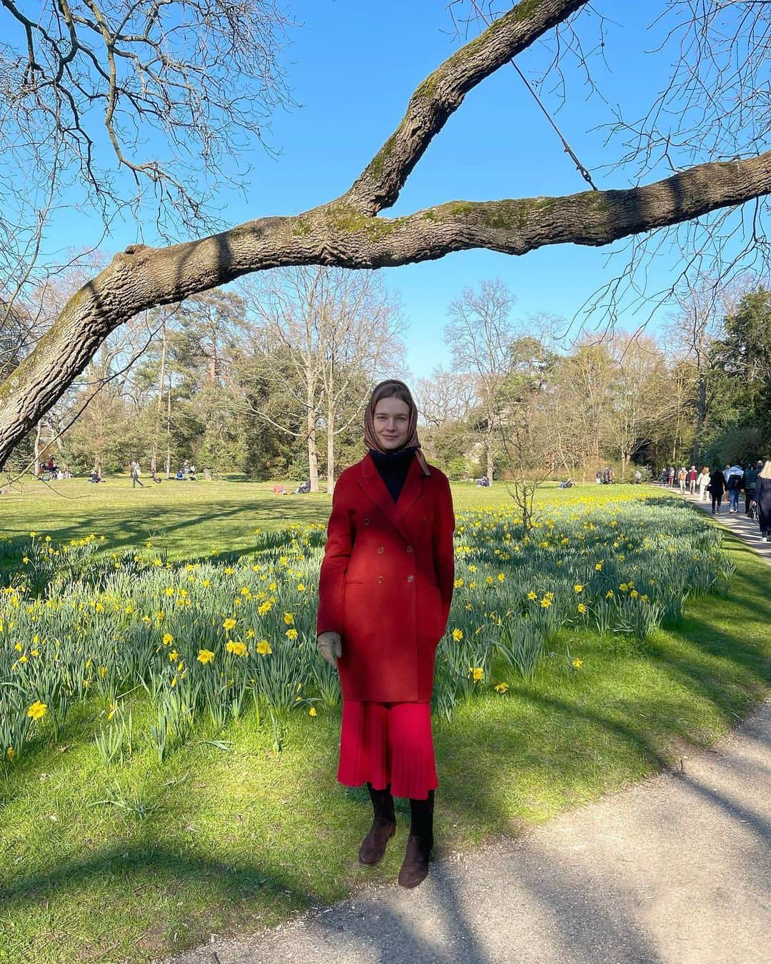 ナタリア・ヴォディアノヴァのインスタグラム：「Flowerpower🌷💐🌸 С Наступающим!!!💕♥️」