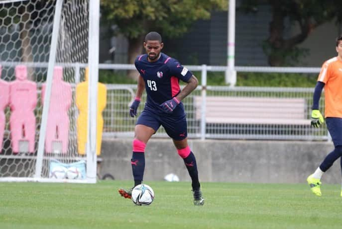 ダンクレーさんのインスタグラム写真 - (ダンクレーInstagram)「Cada vez mais perto da estreia! 🙏🏾💪🏾 @cerezo_osaka #DK33」3月8日 10時58分 - dankler33