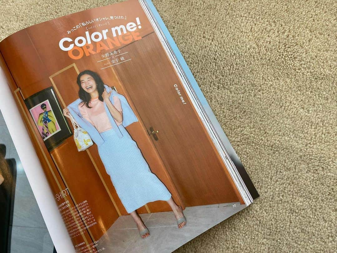 金子綾さんのインスタグラム写真 - (金子綾Instagram)「@veryweb.jp 4月号 color me!  @mikko1104 の連載。 オレンジをチョイス🧡🧡🧡  #mywork  #stylingbyme」3月8日 9時48分 - ayaaa0707