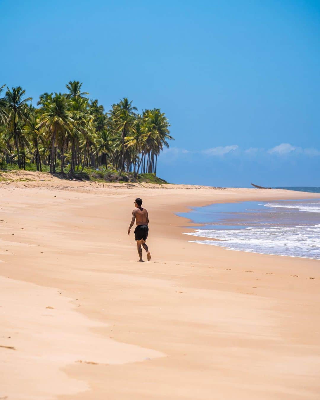 ルアン・オリベイラのインスタグラム：「PARADISE 🌴  📸/ 🎥 @ninofrancoo」
