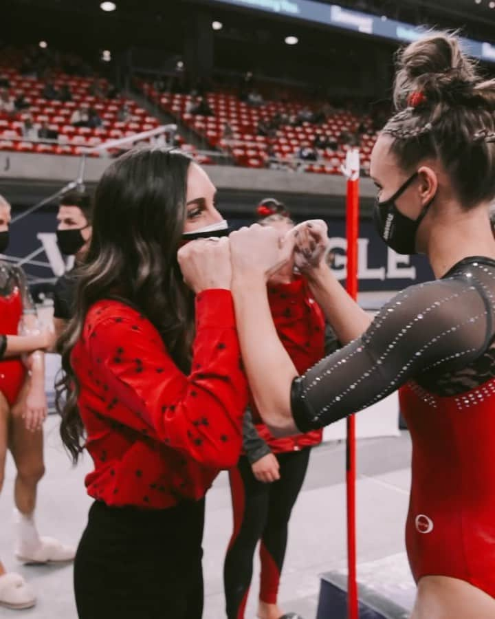 ジョーディン・ウィーバーのインスタグラム：「Post-season, here we come! ❤️🐗 @razorbackgym #WPS .  🎥: @_zebwilson」