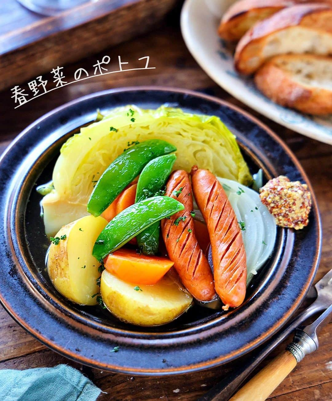 Mizuki【料理ブロガー・簡単レシピ】さんのインスタグラム写真 - (Mizuki【料理ブロガー・簡単レシピ】Instagram)「・﻿ 【#レシピ 】ーーーーーーーーー﻿ 煮るだけ簡単！春野菜のポトフ﻿ ーーーーーーーーーーーーーーー﻿ ﻿ 　﻿ ﻿ おはようございます(*^^*)﻿ ﻿ 今日ご紹介させていただくのは﻿ \ 春野菜のポトフ /﻿ ﻿ 旬のおいしさを詰め込んだ﻿ シンプルで贅沢な一皿です♡﻿ 具沢山でボリュームがあり﻿ しっかりメインになりますよ〜♩﻿ ﻿ 作り方は超簡単！！﻿ 一気に煮るだけ(*´艸`)﻿ しかも味付けはコンソメだけ♡﻿ ﻿ ほぼほったらかしでできるので﻿ お気軽にお試し下さいね(*^^*)﻿ ﻿ ﻿ ﻿ ＿＿＿＿＿＿＿＿＿＿＿＿＿＿＿＿＿＿＿＿﻿ 【2〜3人分】﻿ ウインナー...6本﻿ 新じゃがいも...小2個﻿ 新玉ねぎ...1/2個﻿ 人参...1/3本﻿ 春キャベツ...1/4個(300g)﻿ (あれば)スナップエンドウ...6本﻿ ●水...500ml﻿ ●コンソメ...大1﻿ 塩こしょう...少々﻿ (好みで)パセリ・粒マスタード...各適量﻿ ﻿ 1.ウインナーは切り込みを入れる。じゃがいもは皮ごと4cm大に切る。玉ねぎは4等分のくし形に切る。人参は一口大に切り、キャベツは芯を残したまま縦半分に切る。スナップエンドウは筋を取る。﻿ 2.鍋にスナップエンドウ以外の1と●を入れて中火にかける。煮立ったら蓋をのせ、弱火で15分程煮る。﻿ 3.野菜が柔らかくなったらスナップエンドウを加えてさっと火を通し、塩こしょうで味を調える。﻿ 4.器に盛り、パセリを振って粒マスタードを添える。﻿ ￣￣￣￣￣￣￣￣￣￣￣￣￣￣￣￣￣￣￣￣﻿ ﻿ ﻿ ﻿ 《ポイント》﻿ ♦︎直径20cmの鍋を使用しています♩﻿ ♦︎ウインナーの代わりに厚切りベーコンを使っても♩﻿ ﻿ ﻿ ﻿ ﻿ ﻿ ﻿ ﻿ ＿＿＿＿＿＿＿＿＿＿＿＿＿＿＿＿＿﻿  🎥YouTube🎥﻿ ￣￣￣￣￣￣￣￣￣￣￣￣￣￣￣￣￣﻿ ホットケーキミックスで作る﻿ 《#お惣菜マフィン 》のレシピ動画を﻿ アップしました💕﻿ ﻿ トッピングはアレンジ自在！！﻿ 今回は一例として6種類ご紹介しています✨﻿ 朝食、ランチ、お弁当、おやつにも﻿ よかったらお試し下さいね😊﻿ ↓﻿ 【YouTube】🔍奇跡のキッチン🔍﻿ (ストーリー・ハイライトから飛べます✨)﻿ ＿＿＿＿＿＿＿＿＿＿＿＿＿＿＿＿＿﻿ ﻿ ﻿ ﻿ ﻿ ﻿ ﻿ ⭐️発売中⭐️﻿ ＿＿＿＿＿＿＿＿＿＿＿＿＿＿＿＿＿＿＿﻿ ホケミレシピの決定版♩﻿ \はじめてでも失敗しない/﻿ 📙#ホットケーキミックスのお菓子 📙﻿ ﻿ NHKまる得マガジンテキスト☆﻿ ホットケーキミックスで﻿ 📗絶品おやつ&意外なランチ📗﻿ ﻿ しんどくない献立、考えました♩﻿ \15分でいただきます/﻿ 📕#Mizukiの2品献立 📕﻿ ﻿ 和食をもっとカジュアルに♩﻿ \毎日のごはんがラクになる/﻿ 📘#Mizukiの今どき和食 📘﻿ ﻿ 重版しました！﻿ ありがとうございます😭﻿ 📗ラクしておいしい！1品晩ごはん 📗﻿ ﻿ 摂食障害から料理研究家になるまでを綴った﻿ はじめてのエッセイ本﻿ 📙普通のおいしいをつくるひと 📙﻿ ￣￣￣￣￣￣￣￣￣￣￣￣￣￣￣￣￣￣￣﻿ ﻿ ﻿ ﻿ ﻿ ﻿ ＿＿＿＿＿＿＿＿＿＿＿＿＿＿＿＿＿＿﻿ レシピを作って下さった際や﻿ レシピ本についてのご投稿には﻿ タグ付け( @mizuki_31cafe )して﻿ お知らせいただけると嬉しいです😊💕﻿ ￣￣￣￣￣￣￣￣￣￣￣￣￣￣￣￣￣￣﻿ ﻿ ﻿ ﻿ ﻿ ﻿ #春キャベツ#新じゃが#新玉ねぎ#ポトフ#スープ#Mizuki#簡単レシピ#時短レシピ#節約レシピ#料理#フーディーテーブル#おうちごはん#デリスタグラマー#料理好きな人と繋がりたい#おうちごはんlover#写真好きな人と繋がりたい#foodpic#cooking#recipe#lin_stagrammer#foodporn#yummy#f52grams#春野菜のポトフm﻿ #my_eos_photo﻿」3月8日 7時11分 - mizuki_31cafe