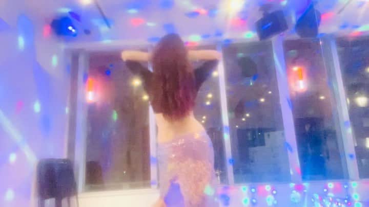 のインスタグラム：「・ ・ ・ 即興ワクワク🧚‍♀️🌸 幸せホルモン エンドロフィン 大放出🧠多幸感🙏🍀 ・ ・ 🎵joel corry/ Head&Heart ・ 画像が曇ってる😅😅🙏 ・ 🧚‍♀️いつもみんなの笑顔のおかげで #笑顔 #follow#happy #スピリチュアル #ヒーリング#music #japan#cute #sexy#love#🇯🇵＃即興 #dance #followme #thankyou  #goodtime #enjoy #enjoylife #❤️ #japanesegirl #instagram#楽しむ　　　　　　　　#smile#like4like#エクササイズ  #心から#喜び #心  #感謝#深夜練」