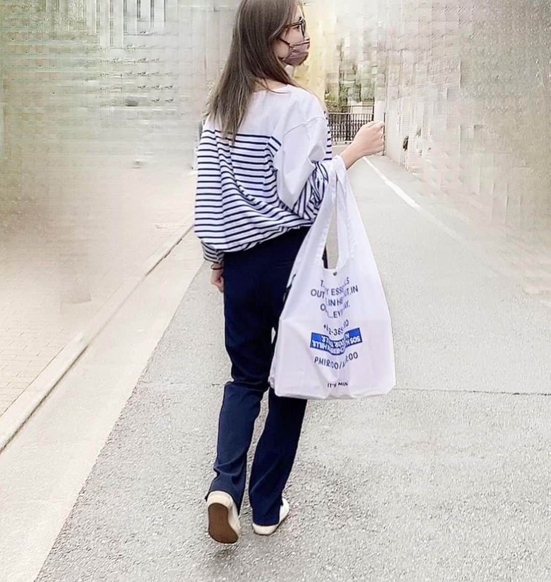 *✭ᏋണᎥ✭*のインスタグラム：「ㅤㅤㅤㅤㅤㅤㅤㅤ ㅤㅤㅤㅤㅤㅤㅤㅤ 2枚目の手← なんか説明してるというか熱弁してる😂 ㅤㅤㅤㅤㅤㅤㅤㅤ こないだのボーダーめっちゃかわいい🥲 ㅤㅤㅤㅤㅤㅤㅤㅤ ネイビーのパンツとの相性ばっちりだね☺︎ ㅤㅤㅤㅤㅤㅤㅤㅤ #髪の毛ぼさぼさコーデ ㅤㅤㅤㅤㅤㅤㅤㅤ ㅤㅤㅤㅤㅤㅤㅤㅤ  #surt#musededeuxiemeclasse#deuxiemeclasse #lappartement #partegram#locari#ボーダートップス #ドゥーズィエムクラス#166cmコーデ#高身長コーデ#スカートコーデ#ボーダーコーデ#大人カジュアル#大人コーデ#ボーダーだいすき #アパルトモン#スニーカーコーデ#」