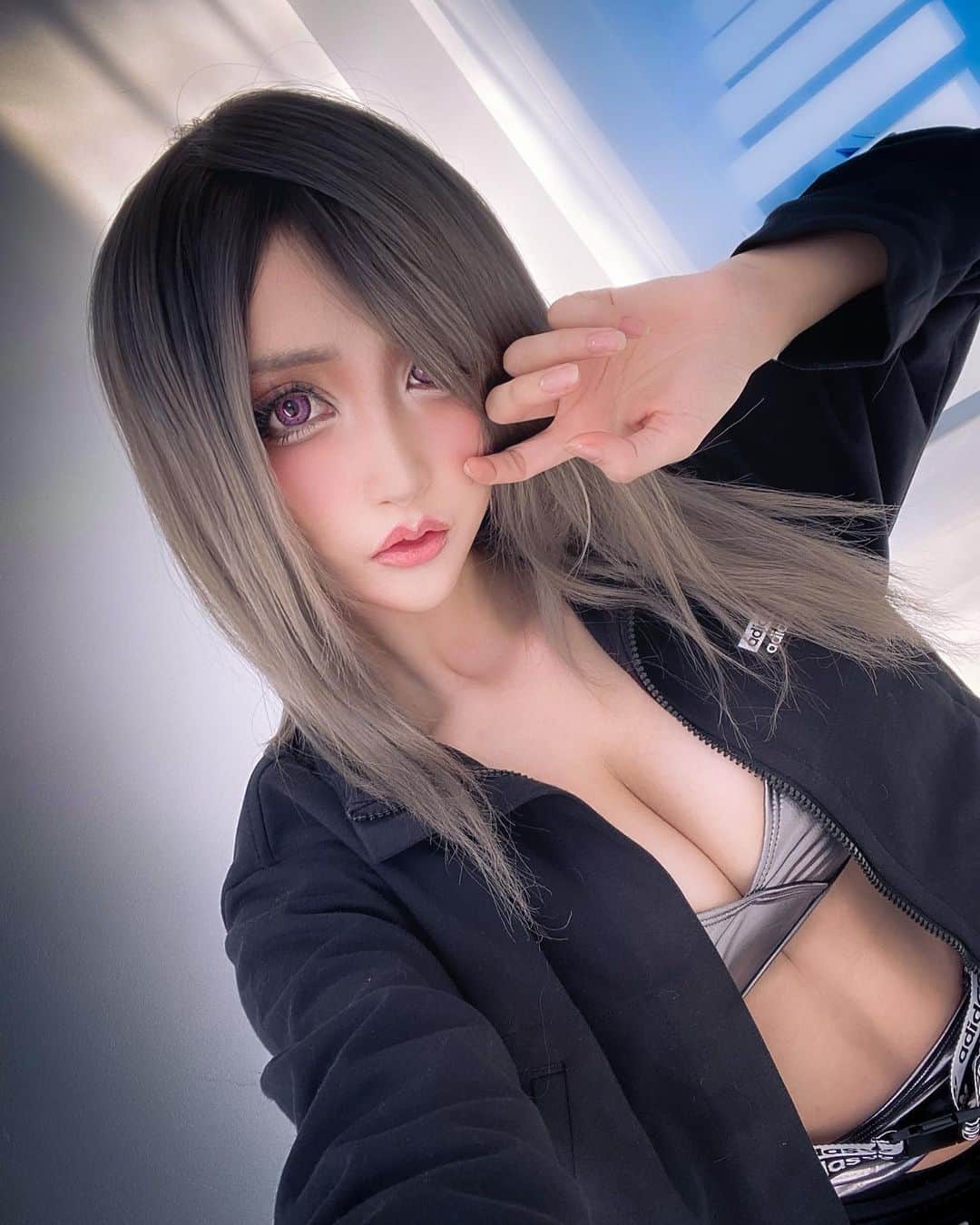 のインスタグラム：「おはようございます ☀ 週の始まり !! げつようび 🌙  今日は1日雨模様☔️ 寒さも厳しいのでお気をつけて⚠️  1週間のスタートはあいにくの天気ですが 気持ちを新たに頑張りましょう✊ #ohayomorning #みつばちの日」