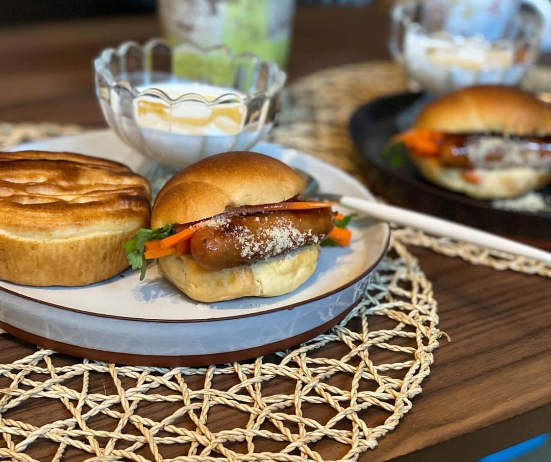 YU-U（工藤由布）のインスタグラム：「朝ごパン🥐#uごはんたち 今日も充実させるぞ〜🧹🧽🧺 (花粉とたたかいながら🤺)」