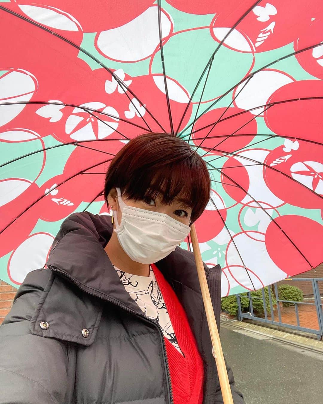 井上和香さんのインスタグラム写真 - (井上和香Instagram)「. おはようございます！ 今日は雨で寒い😨 準備完了！ 行ってきまーす😊✨✨ . #おはよう #仕事行ってきます #みんなも頑張ってね」3月8日 8時24分 - inoue_waka
