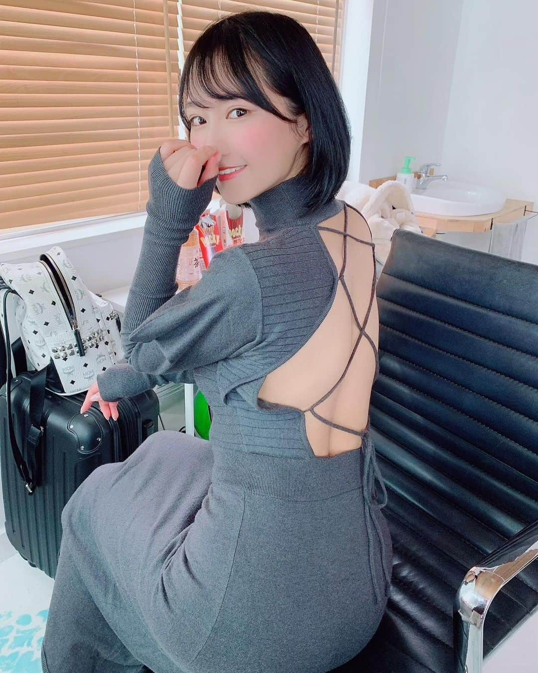 川瀬もえさんのインスタグラム写真 - (川瀬もえInstagram)「おはよう 後ろ姿がきれいな人はなんとやらってね  #1日1川瀬#背中#背中痩せ#背骨#うしろ姿」3月8日 9時02分 - kawasemoe