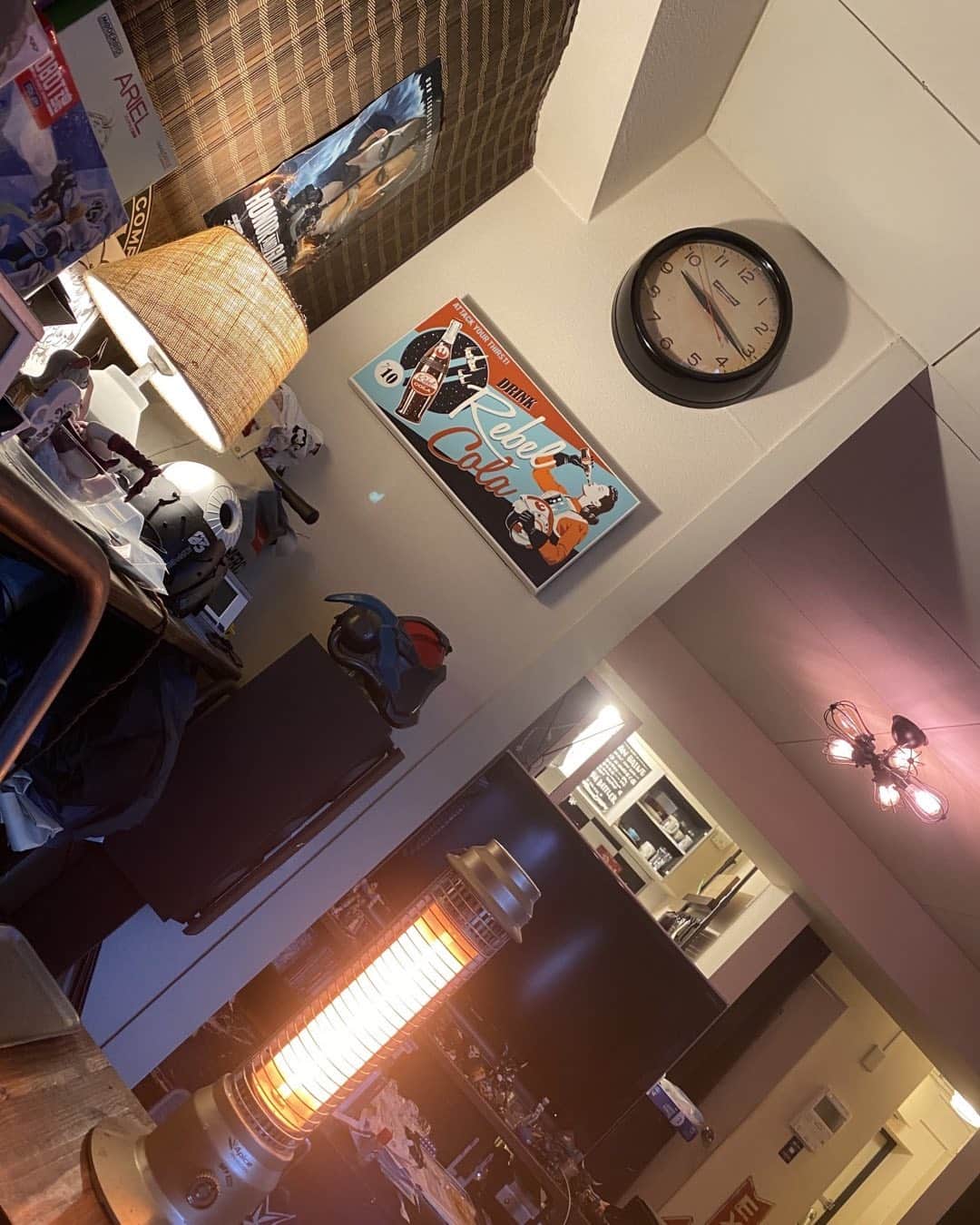 安田朗のインスタグラム：「スターウォーズのコーラアートが届いたので貼りました」