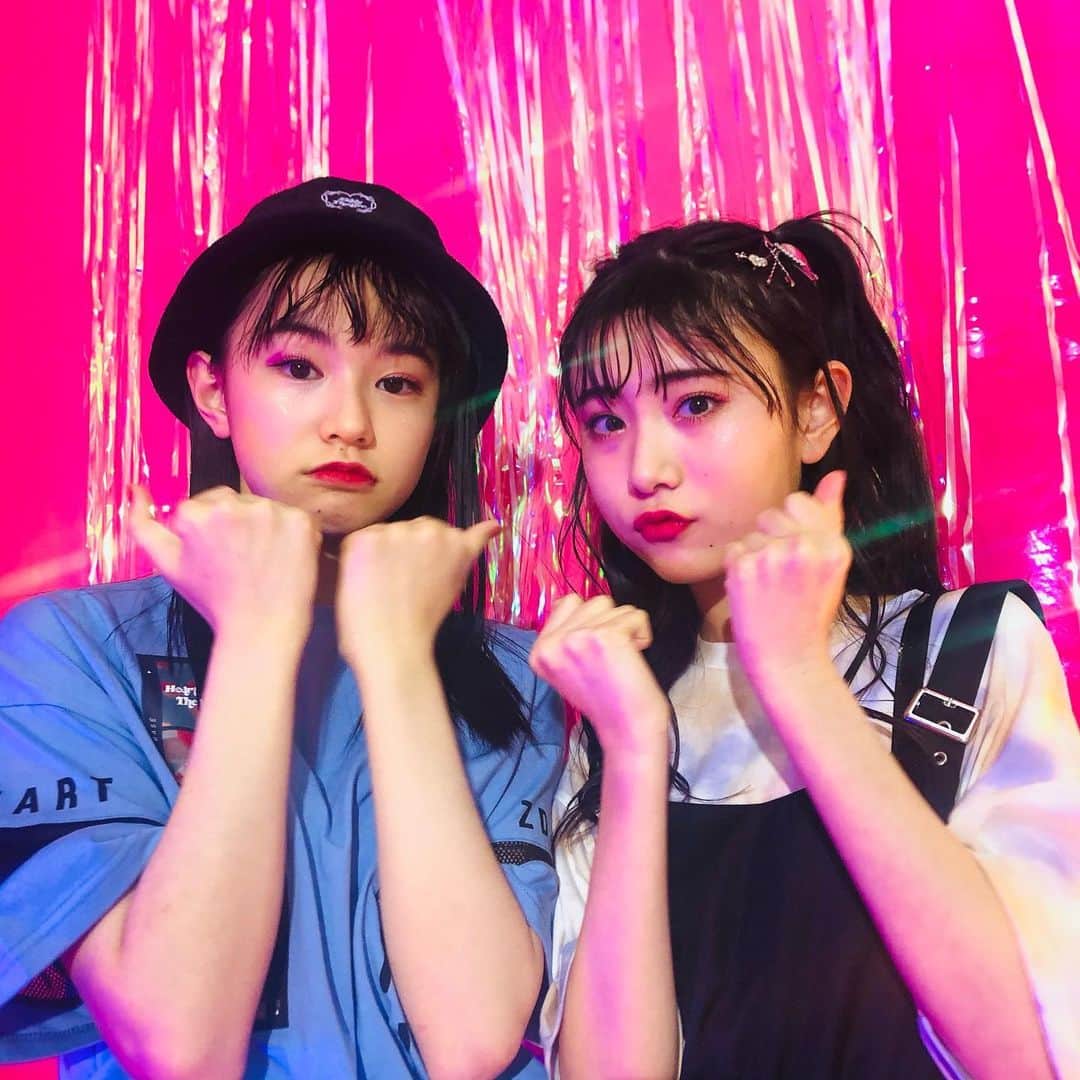 ニコ☆プチのインスタグラム：「💘 『みつけて♡ジディー』という ジディーとのコラボフェアをただいま実施中🔍🎁✨  くわしくは @ziddy_official で チェックしてみてください🌼🌼  一生手ぶれなオフショ🐥🐥  #近藤藍月  #森﨑美月」