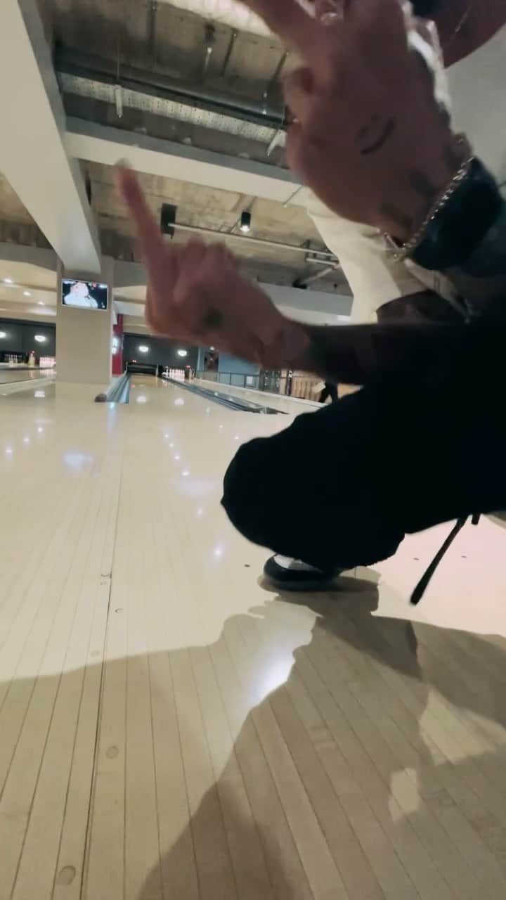 Staxx Tのインスタグラム：「🎳💥💥💥」