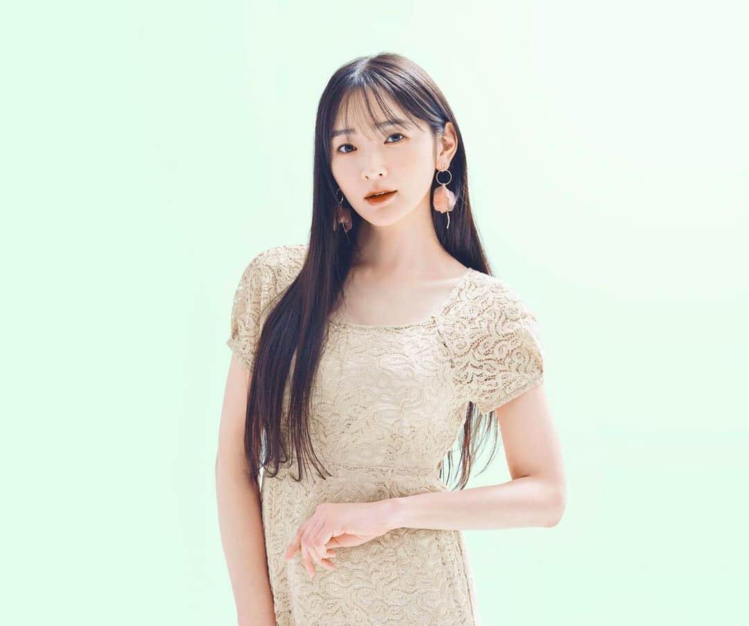 のインスタグラム：「GUで春ワンピース👗💛👗🌼  #gu #ファッションは自由だ　#지유」
