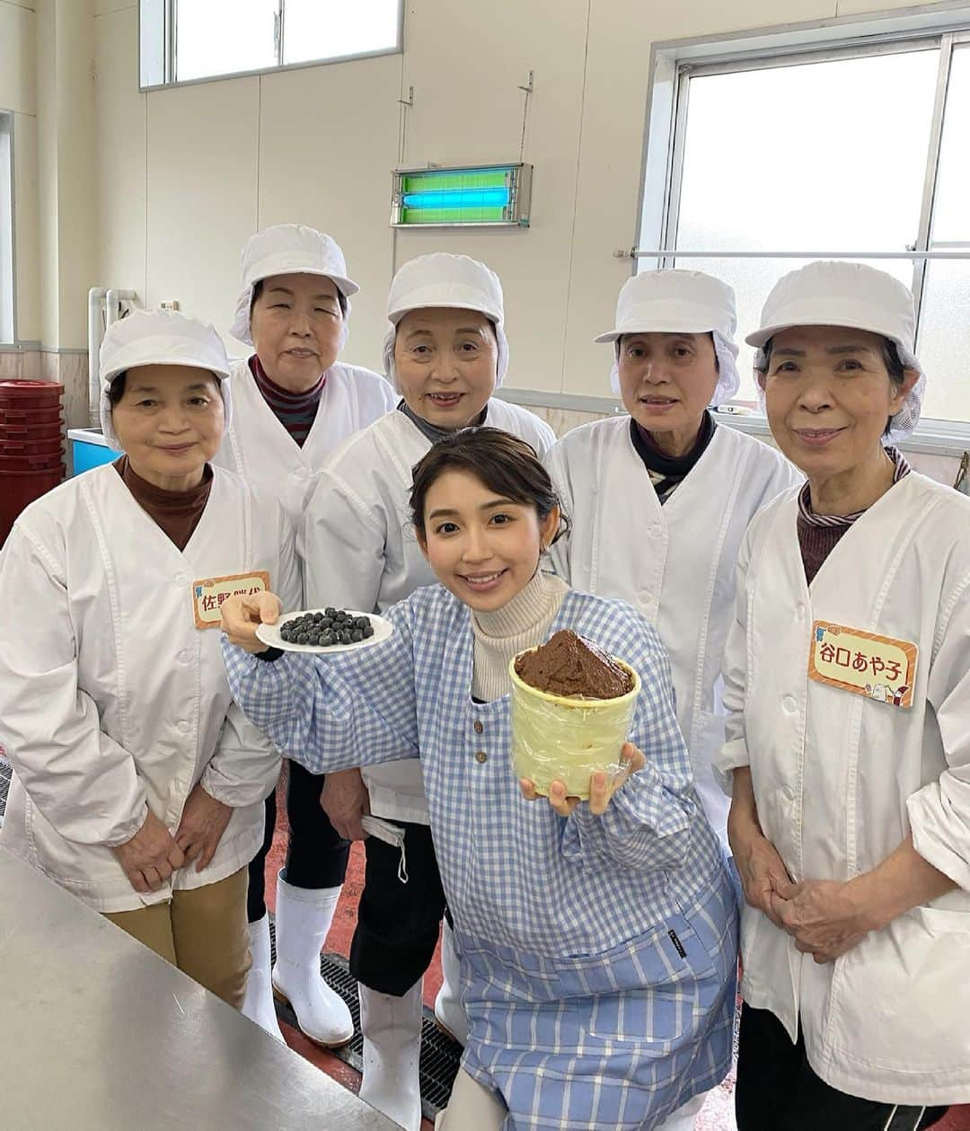 野嶋紗己子さんのインスタグラム写真 - (野嶋紗己子Instagram)「ちちんぷいぷいファイナルウィーク。🥲﻿ ﻿ 今日から5日間、過去出演されたあの人は"あれから"どうなっているのかを、MBSの"これから"を担う若手アナウンサーがそれぞれ中継でお伝えするというコーナーがあります！！  今日は野嶋担当。 ﻿ 21年前にも取材した、兵庫県朝来市の「おばあちゃんの手作り黒大豆入り味噌」の工場から中継しました👵🏼🌸﻿ ﻿ お肌が綺麗すぎる平均年齢72歳の元気なおばあちゃん5人が、﻿ 40年続く伝統の味を守っていらっしゃいました^^﻿ 無添加、黒豆のコクと旨みとおばあちゃんたちの真心がしみる味です。是非食べてみてください！﻿ ※お買い求め詳細は、ちちんぷいぷいHPに掲載！﻿ ﻿ 私のちちんぷいぷい出演は最後。﻿ あぁ、、寂しいなあ。﻿ こうやってぷいぷいで出会った心温かい皆さん、スタッフの皆さんに感謝です。😭﻿ ﻿ #ありがとうございました#ちちんぷいぷい﻿ #MBS#ファイナルウィーク#朝来市#お味噌」3月8日 20時04分 - nojima_sakiko