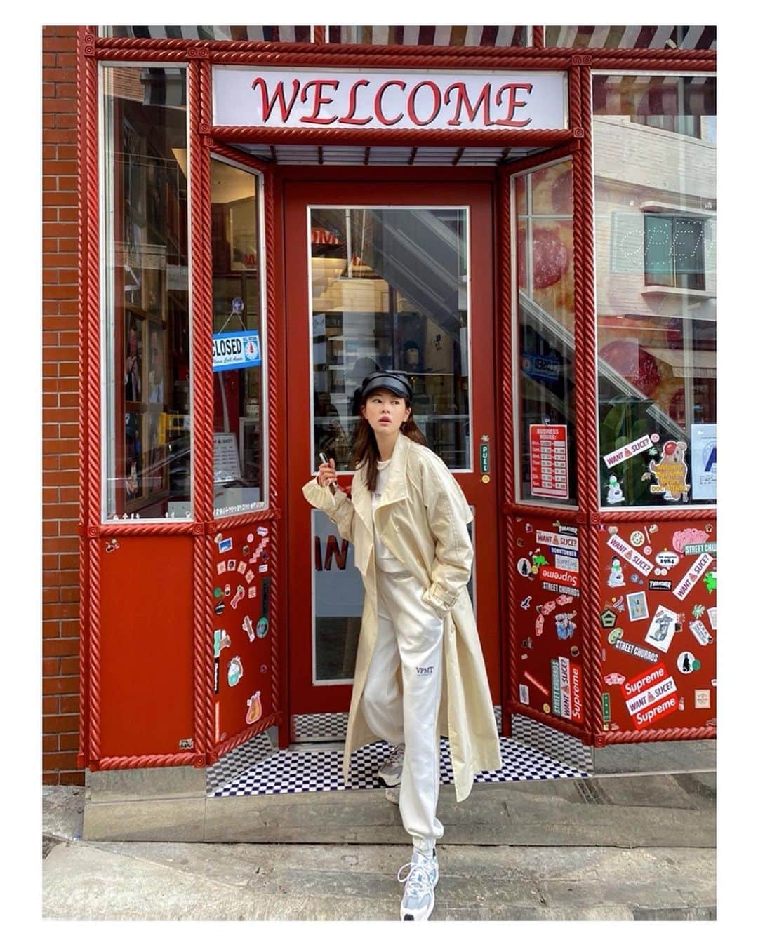 チョン・ソミンのインスタグラム：「유난히 길게 느껴졌던 겨울도 이제 가고 진짜 봄이 온 듯 해🌿  우리의 첫 작업📸앞으로 사진은 그대에게 맡기는 걸로. 감사하오🙏🏻 @soop_freya  (아무도 없을 때 잠시 마스크 벗고 찍었습니다😷)」