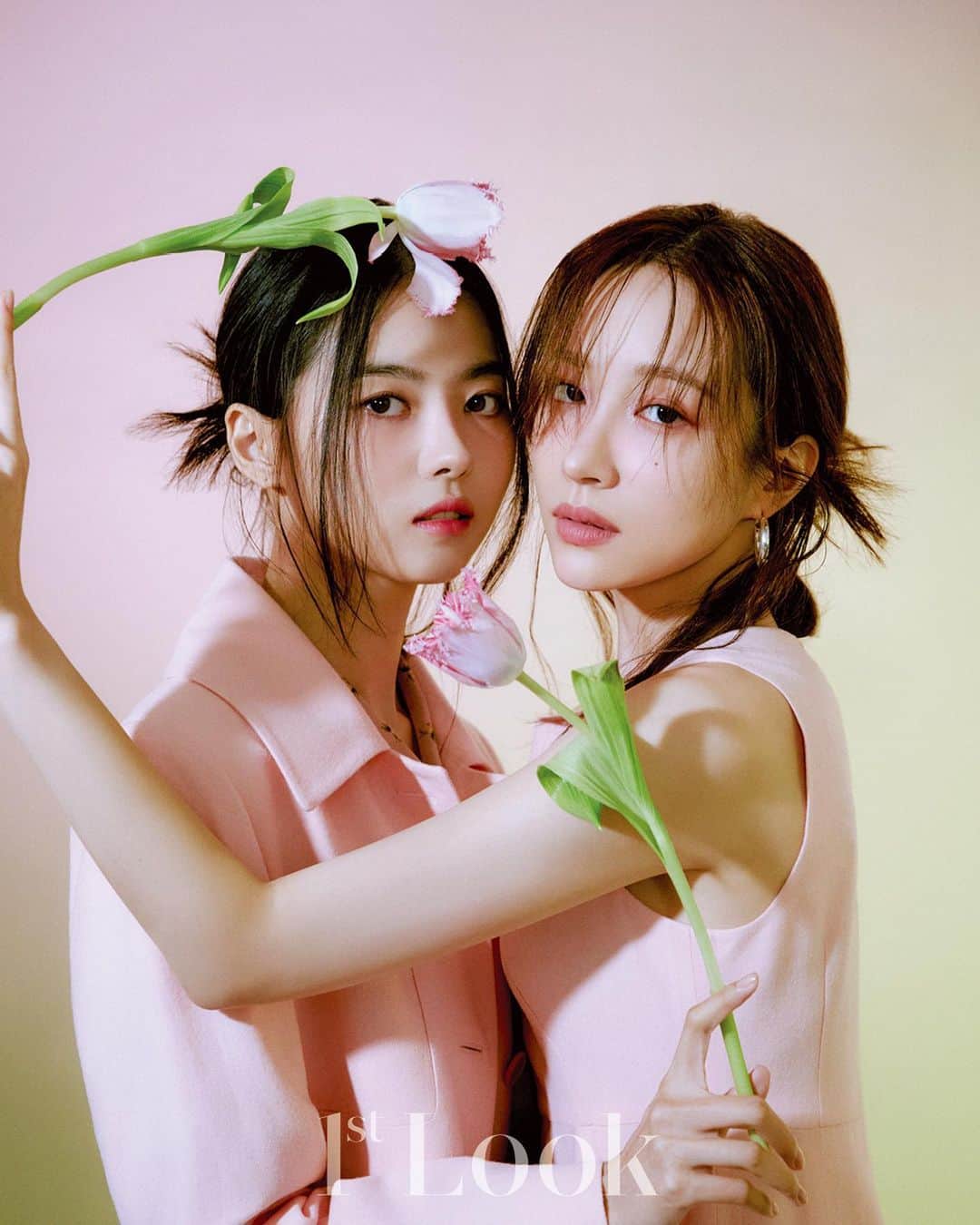 ハニのインスタグラム：「봄 꽃 나영이 🌸🌼」