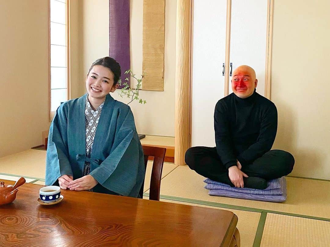 富久美玲のインスタグラム：「_ . 薬用ニキビケアシリーズ🧼 「肌美精CHOI(チョイ)」のwebCMに 出演させて頂きました〜＼(^o^)／ . “日々のお肌の調子を整えて自分に もっと自信を持って欲しい" "アクティブでhappyな毎日を応援する” という薬用ニキビケアシリーズです。 . 肌悩みがある人が、あるある！とクスッ と笑えるオリジナルムービーですw . とくにニキビ役の賀屋さんが最高過ぎて 撮影が面白くて楽しかったです🤣🤣 . 是非、動画をCHECKして欲しいです🔍 ※動画はハイライトのskinから飛べます . 商品も試してみて下さいね！！！ .」