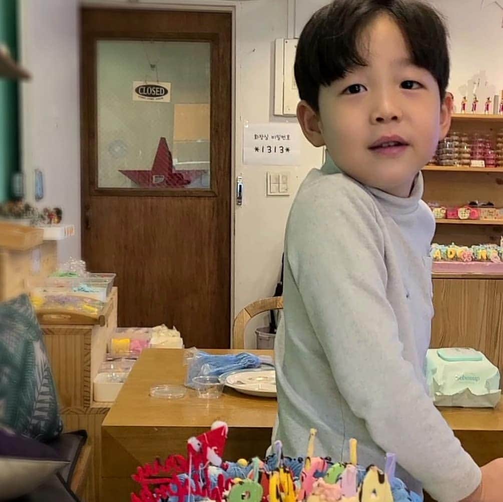 チョ・ヨヌさんのインスタグラム写真 - (チョ・ヨヌInstagram)「#7살 #생일 축하해 !!! 조이안❤」3月8日 12時43分 - choyeonwoo99