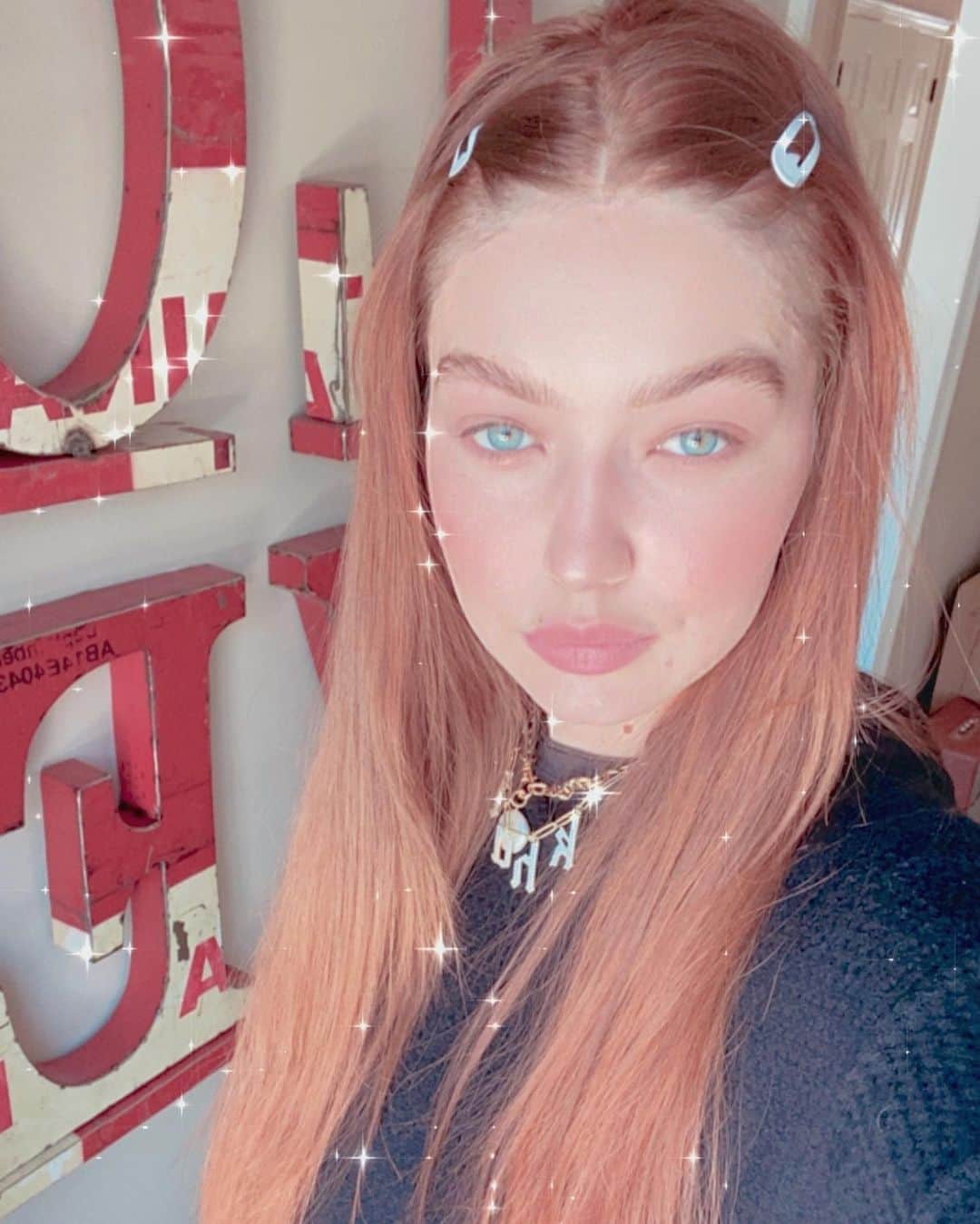 ジジ・ハディッドのインスタグラム：「🍓」