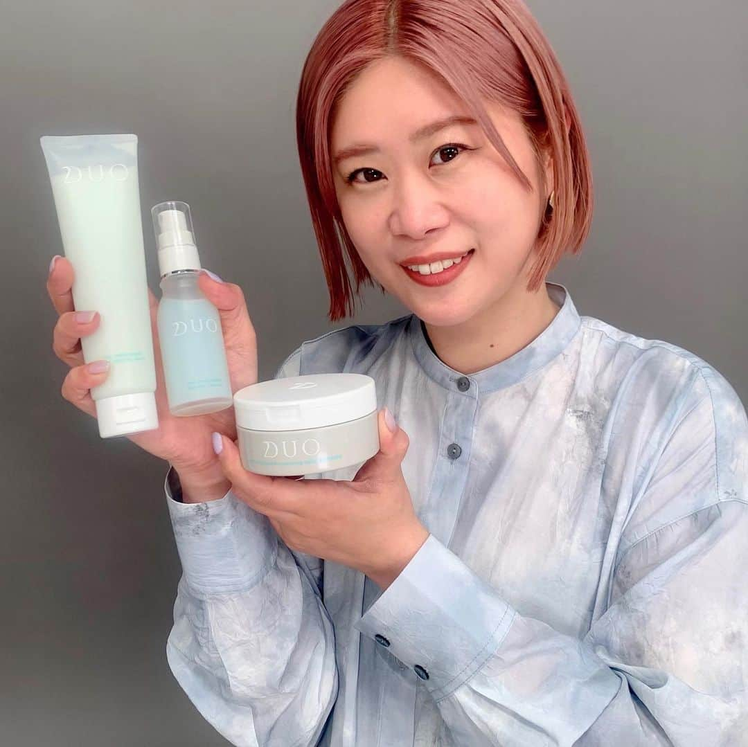 VOCE編集部さんのインスタグラム写真 - (VOCE編集部Instagram)「【プレゼント応募はこちらから💁‍♀️】﻿ ヘアメイクGeorgeさんとVOCE ウェブサイト編集長・三好でお送りした「敏感ライン登場！『DUOのスキンケアで肌のゆらぎに備えよう』」のインスタライブをご試聴くださった皆様、ありがとうございました✨﻿ ﻿ 配信した内容はIGTVにてご覧いただけますので、ライブを再度見たい方も見逃してしまった方もぜひぜひチェックを‼️﻿ ﻿ 今回のプレゼントはこちら👇﻿ ﻿ ザ 薬用クレンジングバーム バリア　90g ＜医薬部外品＞ ¥3600 ﻿ ザ 薬用バイタルバリアウォッシュ 110g＜医薬部外品＞　￥3000 ﻿ ザ 薬用バリアレスキュー 45㎖ ＜医薬部外品＞　￥6400﻿ ﻿ 敏感ライン３アイテムをセットにして10名様にプレゼント🎁‼️﻿ ﻿ 【応募方法】﻿ このポストのコメント欄に今回のインスタライブの感想or今後のインスタライブで取り扱って欲しいテーマを書き込んでいただき、もっとも熱量の高いコメントをくださった方の中から抽選で10名様にプレゼント🎁します。﻿ ﻿ 【当選者数】10名様﻿ ﻿ 【コメント締め切り】3月15日（月）23:59﻿ ﻿ 【当選発表】﻿ 2021年4月中旬頃、当選した方のみ、投稿してくださったアカウントにDM（ダイレクトメッセージ）にてご連絡をさせていただきます﻿ ﻿ ※非公開アカウントからのご応募は無効となります。ご了承ください﻿ ※コメントはVOCE誌面・VOCEウェブサイトで使用させていただく可性がありますので、あらかじめご了承ください﻿ ※当選者の発表はDMのご連絡をもってかえさせていただきます。抽選の経過や結果などに関するお問い合わせには一切お答えできません﻿ ﻿ それでは、コメントをおまちしております‼️﻿ ﻿ －－－－－－－－－－－－－－－－－﻿ VOCEのInstagramでは新作コスメ情報やメイクテク、撮影舞台裏を毎日お届け！﻿ ぜひフォロー＆チェックして﻿ 👉@vocemagazine﻿ ﻿ #DUO #デュオ #DUOコスメ #敏感肌 #スキンケア #voce #voceおすすめ #vocemagazine #ヴォーチェ #コスメマニア #コスメ好きさんと繋がりたい #おすすめコスメ #コスメ紹介 #コスメレポ #ライブ配信 #懸賞 #インスタライブ #ゆらぎ肌 #マスク荒れ #肌荒れ #敏感肌 #クレンジングバーム #洗顔料 #敏感肌コスメ #敏感肌スキンケア #敏感肌用 #敏感肌クレンジング #敏感肌でも安心 #肌荒れケア #肌荒れ対策 #pr」3月8日 20時26分 - vocemagazine