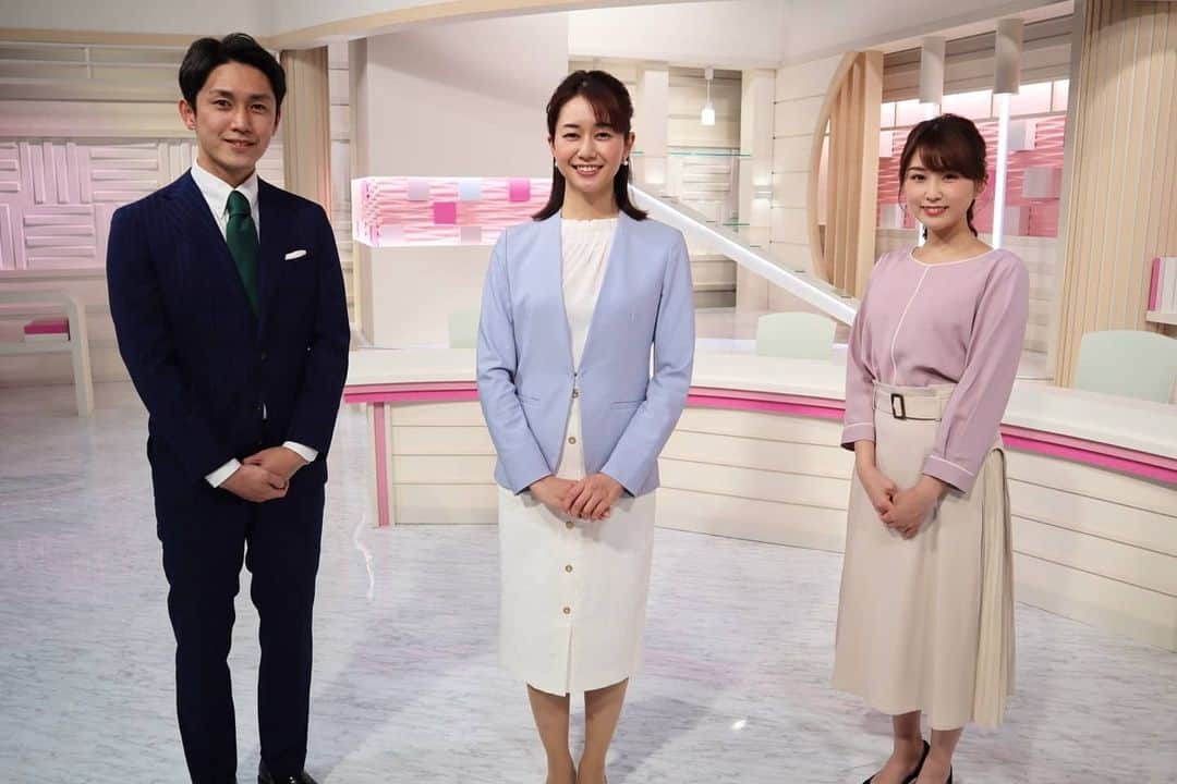 徳増ないるのインスタグラム：「every.しずおかは今日、リニューアルしました。セットの装いも新たに、松原大祐キャスターが仲間入りし、キャスター3人体制でお伝えします。今日のコメンテーターは津川祥吾さんでした。引き続き、お世話になります。  「伝えたい今がある」をキャッチフレーズに、県内ニュースをわかりやすくお届けできるように力をあわせていきます。これからもどうぞよろしくお願い致します！」