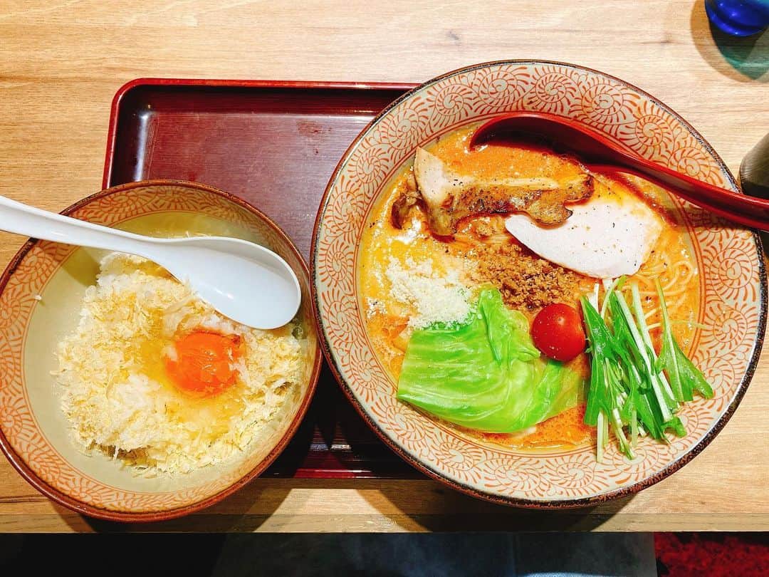 葉山カナのインスタグラム：「トマト鶏塩そば的なの食べた🍅🐓」
