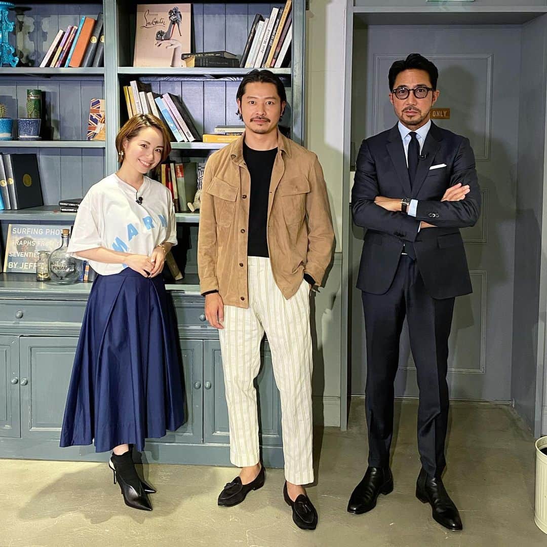 高田朋佳のインスタグラム：「本日もBRチャンネルの撮影にお邪魔しました！ 今回は4月中旬から販売が開始される @crossclothet_official とのコラボレーション企画についてのお話を。 動画の公開は4月上旬を予定しておりますので、ご期待頂けると嬉しいです！  ———————————————————————— #brchannel #crossclothet  #dressstyle #elegantstyle #modernclassicstyle #newclassicstyle #fashion #mensfashion #mensdressstyle #suitsstyle #dapperstyle #takadachannel」