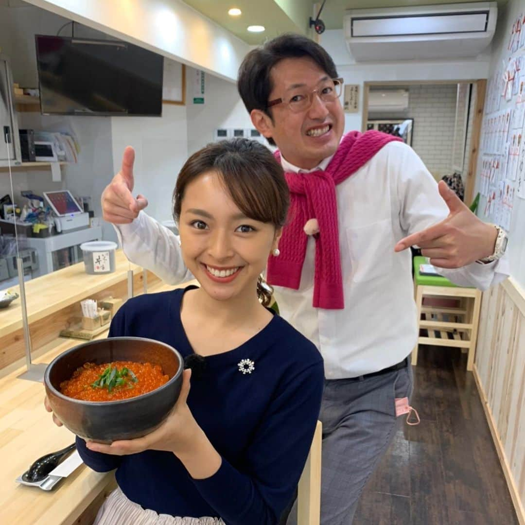 テレビ西日本「ももち浜ストア」さんのインスタグラム写真 - (テレビ西日本「ももち浜ストア」Instagram)「今日は画力好雄（えぢからすきお）と高木アナが  #福岡いくら家丼よしよし から中継をお届け🎥  『生いくら丼』の”極上いくら”は宝石みたいにキラキラ💎で 高木アナもその味に「美しい～」と感激してましたね🤩  文句無しのエヂカラの強さに、 画力好雄も「回転台まわせ～🌀」と 大興奮でした👨‍🦱  また、今週は  #ももち浜ストア新メンバーオーディション の 候補者５名のお試しロケの様子を放送します。 今日は #田尼得ラナ さんの様子が OAされましたが、いかかでしたでしょうか？ 明日は #安藤広晃 さんの様子をお届けします🎞  さらに、番組HPでは候補者５名への 応援メッセージも募集中💓 たくさんのメッセージ、 お待ちしております📩  #ももち浜ストア #あべちゃんカメラが行く @fukuokaikurayadonyoshiyoshi #福岡グルメ #福岡ランチ #福岡いくら #福岡海鮮 #いくら丼 #いくら #画力好雄 #高木晴菜 #あべてつあき #新メンバーオーディション #オーディション #田尼得ラナ #安藤広晃 #中村豪志 #平嶋沙帆 #池尻文 #福岡」3月8日 17時07分 - momochihamastore8