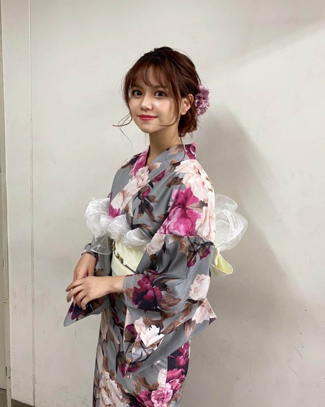 西川樹里さんのインスタグラム写真 - (西川樹里Instagram)「KANSAI COLLECTION 2021 スペシャルトークショーステージ❤︎ sugerさんの浴衣＊ 珍しいグレーの色味、白の帯で大人っぽいのに可愛いくてすごく気に入りました♡ トークショー盛り上がって楽しかったなぁ、、ブースに集まってくれた子ありがとう❤︎  #関西コレクション #関コレ #suger #浴衣 #浴衣デートしたいね」3月8日 17時39分 - jurichaan1116