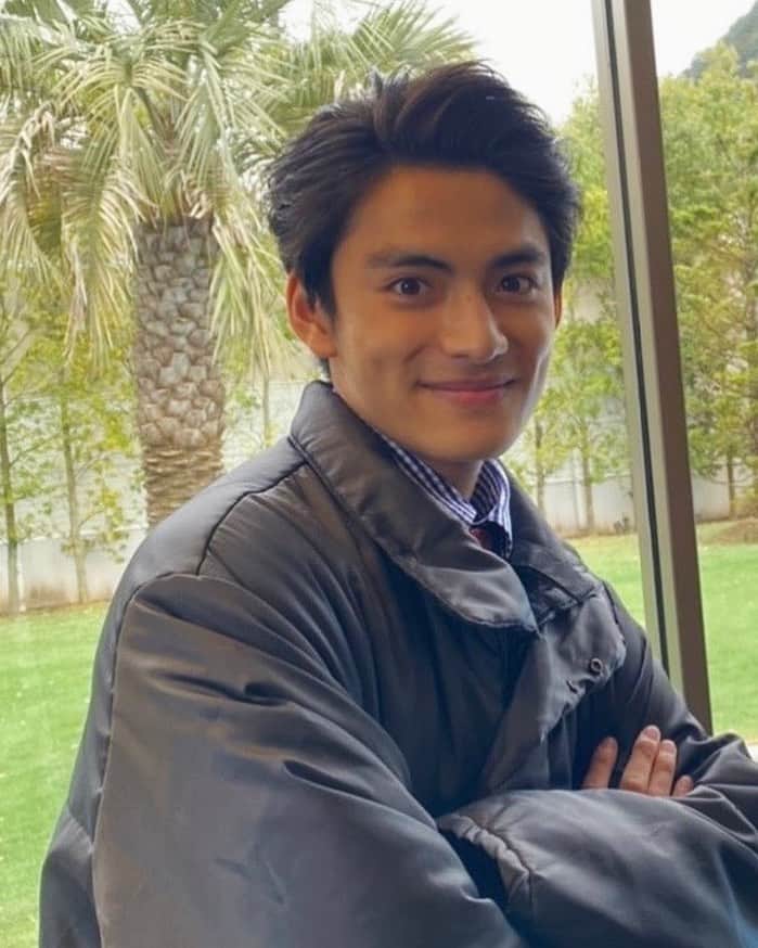 のインスタグラム：「﻿ 本日は悪天候の為、僕の撮影予定だったシーンは﻿ 延期となりました。﻿ 他のシーンを少し見学させてもらい、﻿ 凄く有意義な時間を過ごすことができました。﻿ 本当に、見習わなければならないところばかり。﻿ 頑張ります！！﻿」