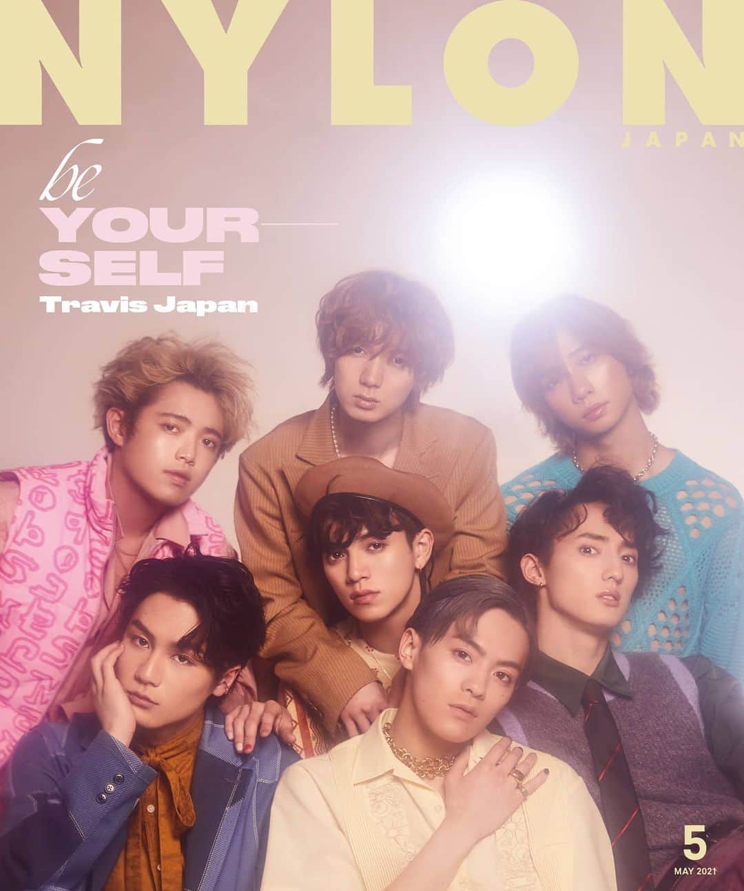 のインスタグラム：「【次号表紙解禁‼】 3月27日発売のNYLON JAPAN5月号は「まるごと一冊guysビューティ」特集！　表紙には、読者の熱い要望に応えて《Travis Japan》を大抜擢‼ メンバーそれぞれの顔立ちを存分に活かした、未だかつて見たことのない驚きのヘアメイクで、中面12ページにわたって登場します。ビジュアルもインタビューも初尽くしの“トラジャ大特集”に乞うご期待♡  詳細＆予約はNYLON.JPでチェック🔗 nylon.jp/NYLON204  @travis_japan_official  #TravisJapan #トラジャ #表紙 #coverboy #NYLONJAPAN #NYLONJP #Beauty #ビューティー #cosme #CAELUMJP」