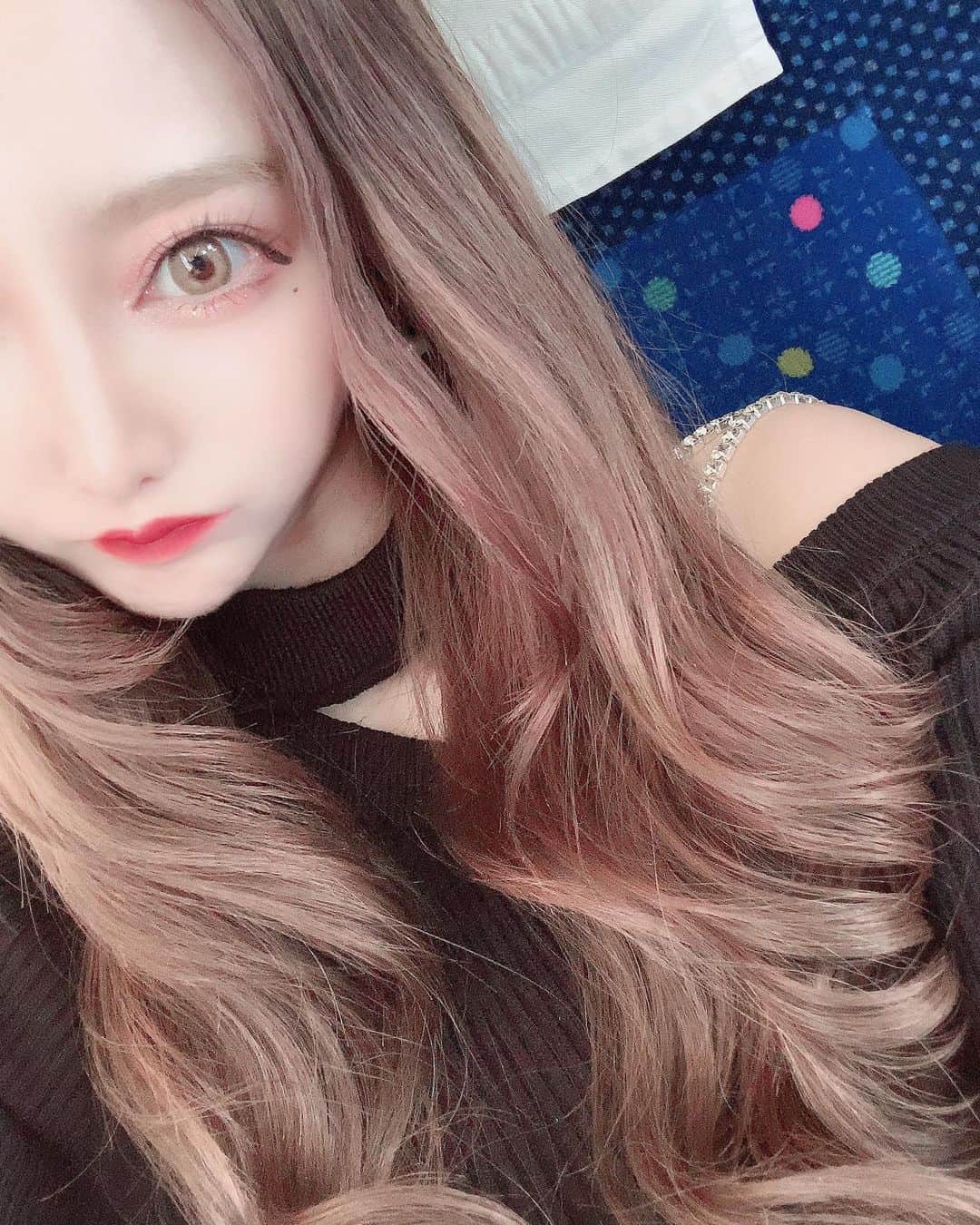mireiさんのインスタグラム写真 - (mireiInstagram)「. @ann365lens.japan さんの silhouette seriesが届いた👀💓 付けてるのはヘーゼル🎀  パッケージ開けた瞬間可愛すぎてびっくりした₍ᐡˊo̴̶̷̤  ̫ o̴̶̷̤ˋᐡ₎ ハーフ系カラコン初めてだけど 可愛い💐♡ . #カラコン #カラコンレポ #ann365lens #シルエットワンデー #韓国カラコン #韓国コスメ」3月8日 18時07分 - mirei.501