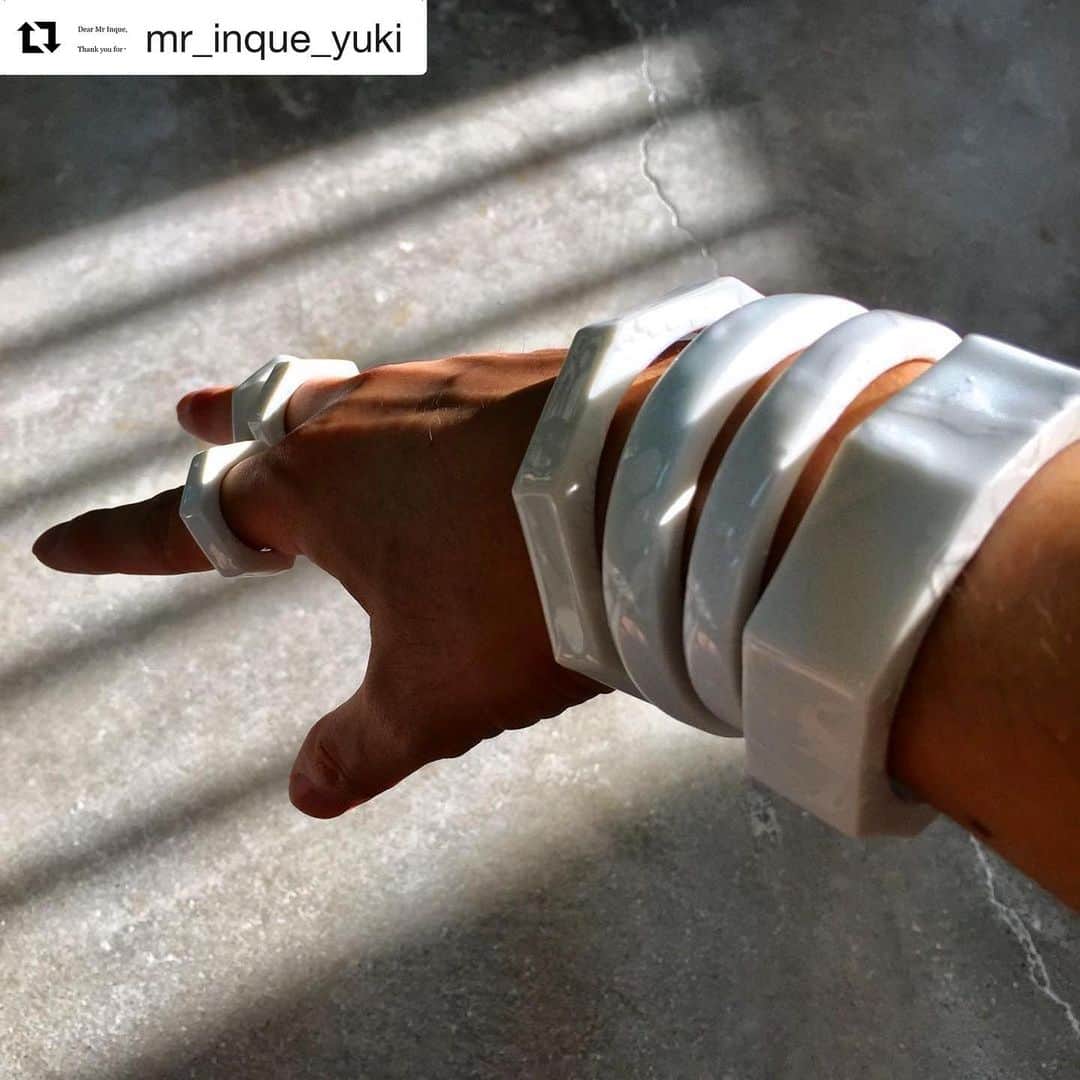 澤田友美さんのインスタグラム写真 - (澤田友美Instagram)「. cool !!!!!!!! 有田焼、斬新でやばい🔥  #Repost @mr_inque_yuki with @get_repost ・・・ rings & bangles / 2018  #ceramic #porcelain #works #rings #bangles #accessory」3月8日 18時35分 - tomomi__sawada