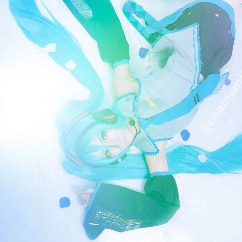 のインスタグラム：「今日3月9日は「#ミクの日」  #ミクの日2021  初音ミクのコスプレ写真✌︎('ω'✌︎ )  「39(ミク)」の語呂合わせから、「初音ミク」のファンによって命名された日。ちなみに、ボーカロイド「初音ミク」が発売された日は、2007年8月31日ですヾ(๑╹◡╹)ﾉ"」