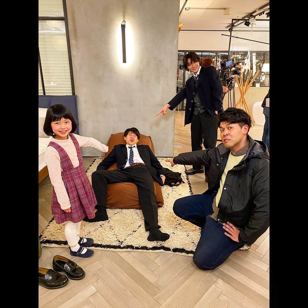 土佐卓也さんのインスタグラム写真 - (土佐卓也Instagram)「今日の家族写真 「娘の一声で、スカッと‼️‼️」 卓也  #土佐兄弟 #家族写真 #スカッとジャパン  #CultureZ #あるある土佐カンパニー #土佐カン #木村拓哉 さん #リスペクト #staysafe  #staypositive」3月8日 20時55分 - takuyatosa1