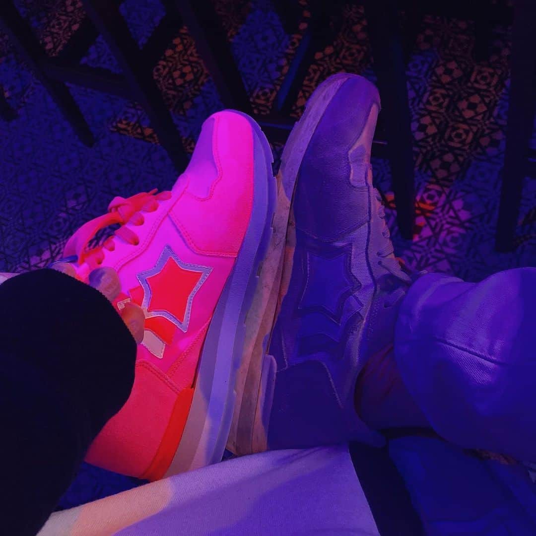 加藤紗里さんのインスタグラム写真 - (加藤紗里Instagram)「おそろい❤️👟 #アトランティックスターズ  #スニーカー #ピンク」3月8日 21時25分 - katosari