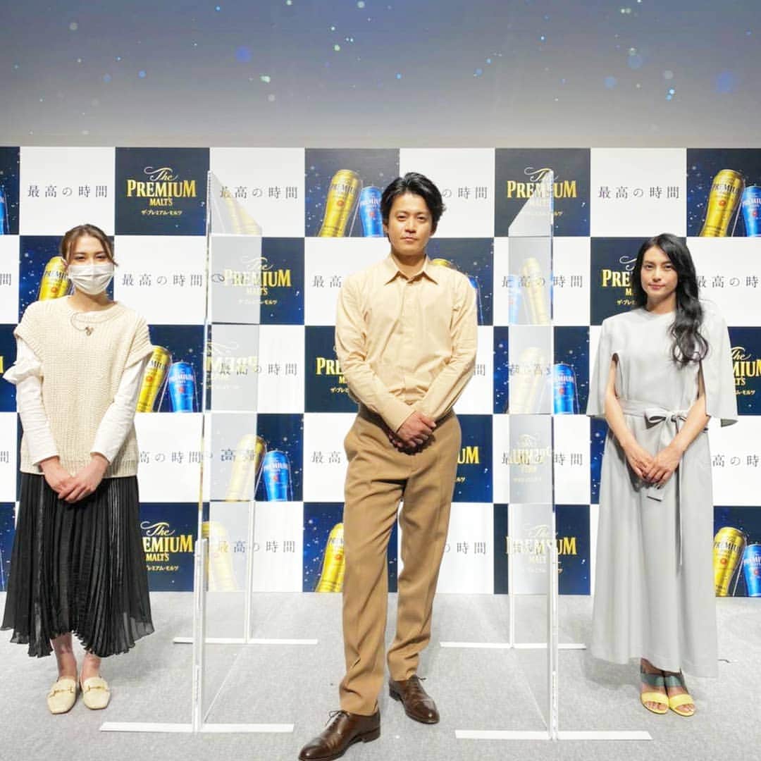 TBS「はやドキ！」のインスタグラム：「小栗旬さんと柴咲コウさんを直撃🎤﻿ ﻿ お二人はちょっと高級なザ・プレミアムモルツと一緒に﻿ 最高の時間を楽しむ姿をCMで演じています🍺🧡﻿ ﻿ ﻿ 小栗さんは綺麗な夕陽に照らされながら﻿ 柴咲さんは瑞々しい植物に囲まれながら﻿ 美味しそうにビールを味わっています😆﻿ 是非チェックしてください！﻿ ﻿ ﻿ 皆さんの最高な時間はなんですかー？😍﻿ ﻿ ありがとうございました！﻿ ﻿ ﻿ 山形純菜﻿ ﻿ ﻿ #小栗旬 さん﻿ #柴咲コウ さん﻿ #直撃🎤﻿ #山形純菜﻿ #アナウンサー﻿ #はやドキ﻿ #tbs」