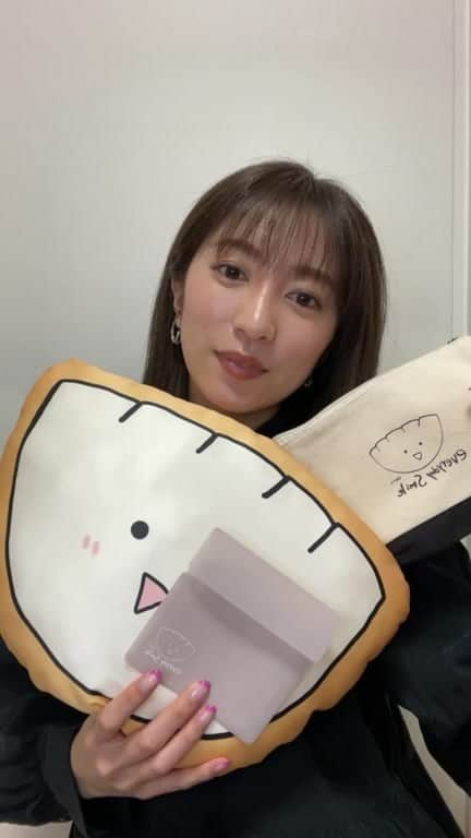 瀬口かなのインスタグラム：「3月9日(火)11時からオリジナルグッズ発売開始！詳しくは公式HPをご覧ください✨」