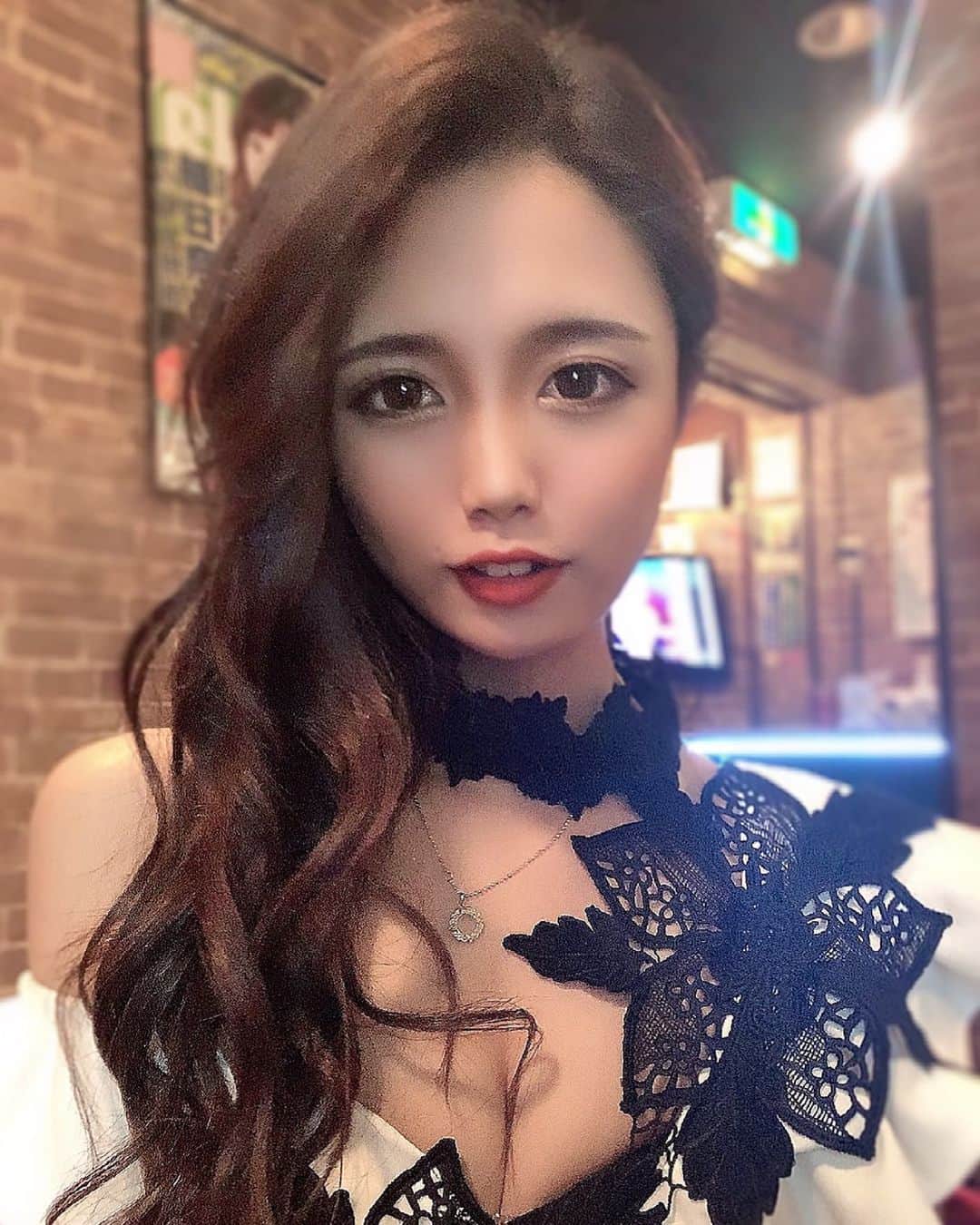 早乙女みれいのインスタグラム：「. . 最近本当に筋トレと食トレ 頑張ってるんだけど すぐに結果出ないから挫けそう。 今年こそは腹筋割るww . . #福岡#博多#中洲#西中洲#天神 #キャバクラ#キャバ嬢#ラウンジ #ガールズバー#すすきの#歌舞伎町 #錦#ミナミ#北新地#博多美人 #アイドル#グラビア#ハーフモデル #サロモ#AV女優#可愛い #followme #fashion#makeup #gym#workout#model」