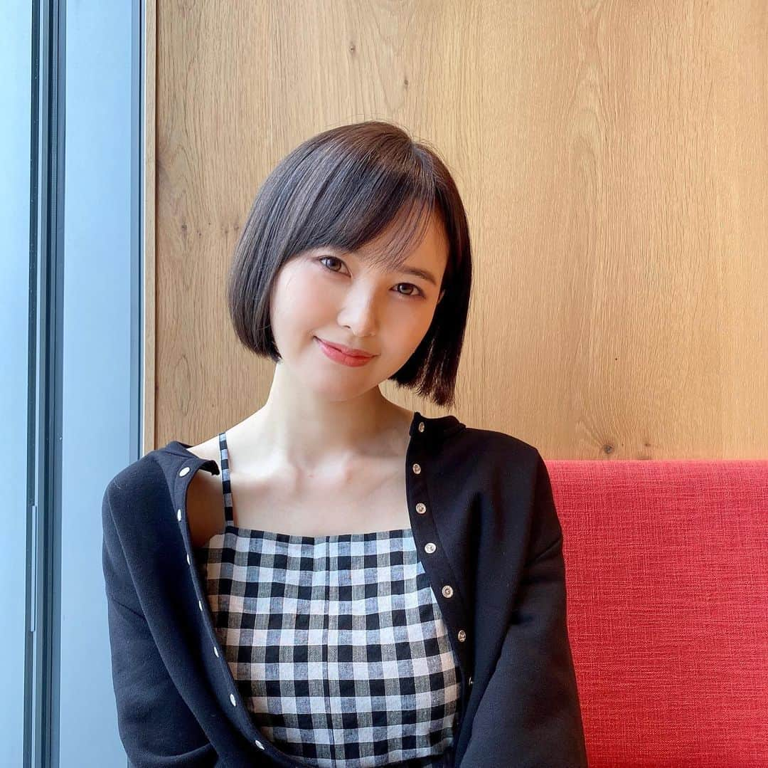 兒玉遥さんのインスタグラム写真 - (兒玉遥Instagram)「今日はファンクラブの企画の撮影でした。  ショートヘアが好評で嬉しいです！！  #ショートボブ #ショートヘア #ミニボブ #ショートカット」3月8日 22時44分 - haruka_kodama919