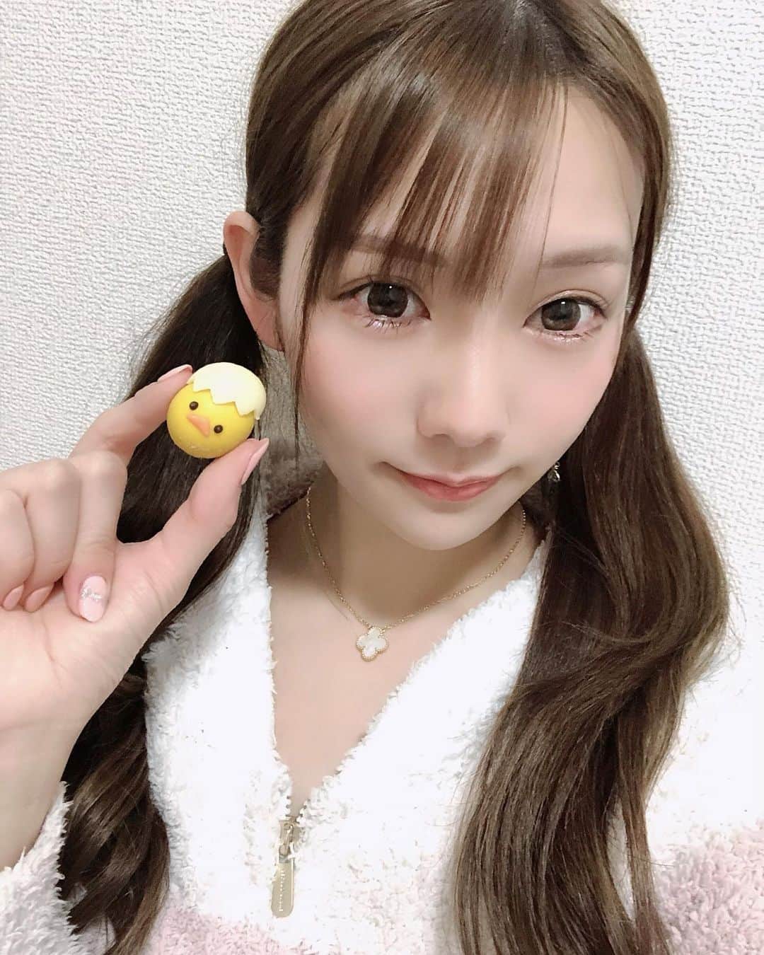 はやのうたのインスタグラム：「たまにはツイン👧🏻🎀💕 #はやのうた#うたこ#ツインテール#ヒヨコ#🐤#コアラ#🐨」