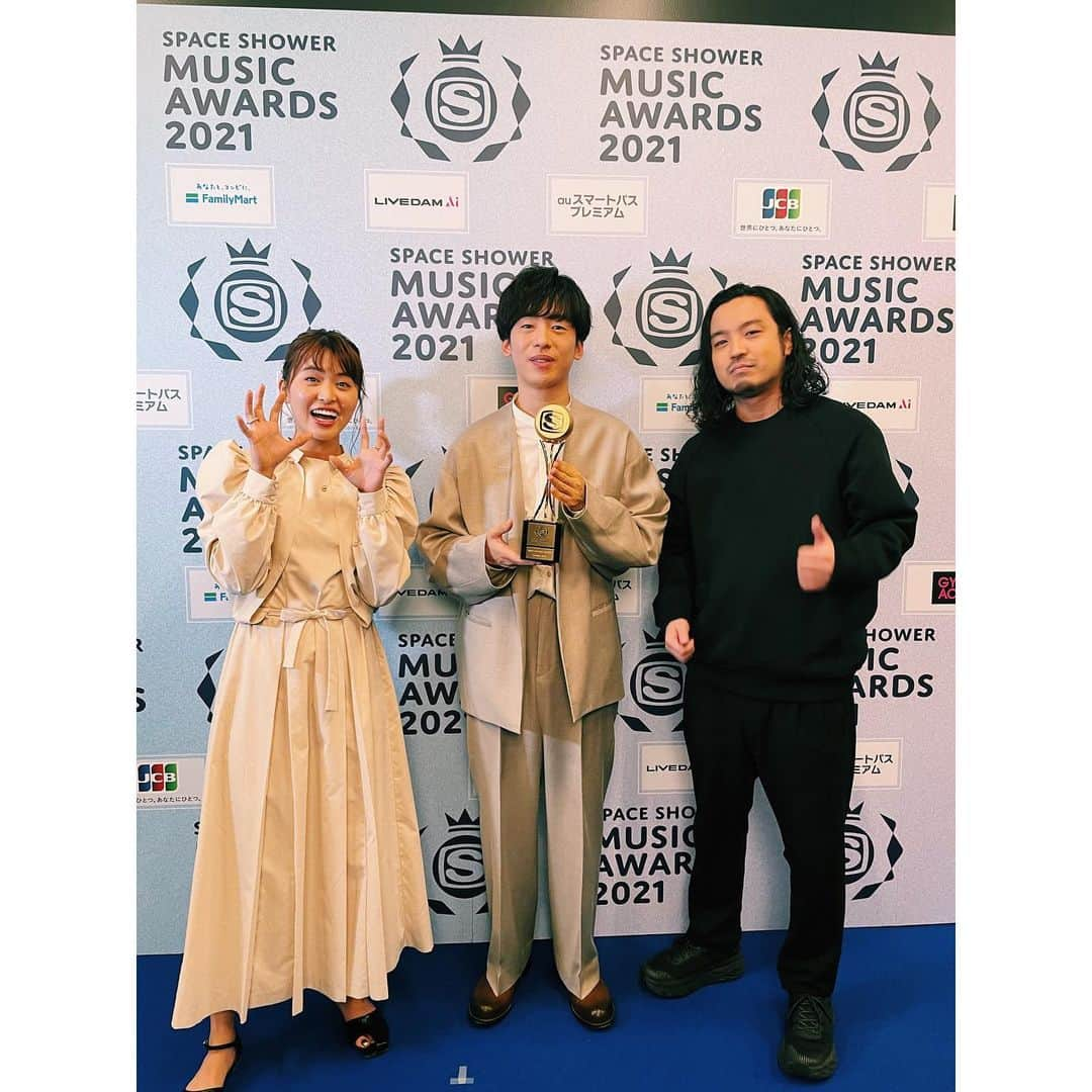 三原勇希さんのインスタグラム写真 - (三原勇希Instagram)「#スペシャアワード 生放送&生配信、ご覧いただけましたか？   スペシャの視点で音楽シーンを総括し、様々な音楽コンテンツで功績をあげたアーティストやクリエイターに、感謝と敬意を込めて表彰するアワード🏆 昨年はシーン全体にとっては苦しい年だっただけに、見ていてより感慨深いものもありました。  私は舞台裏でインタビューを決行💥この4組へのインタビューは今週水曜の #スペシャのヨルジュウ で放送です！LINE LIVEで生配信もあるのでチェックしてね。 みんな久しぶりに会えて嬉しかった！ハマくんMCお疲れさま👏 #CreepyNuts #Official髭男dism #あいみょん #ハマくん」3月8日 23時46分 - yuukimeehaa