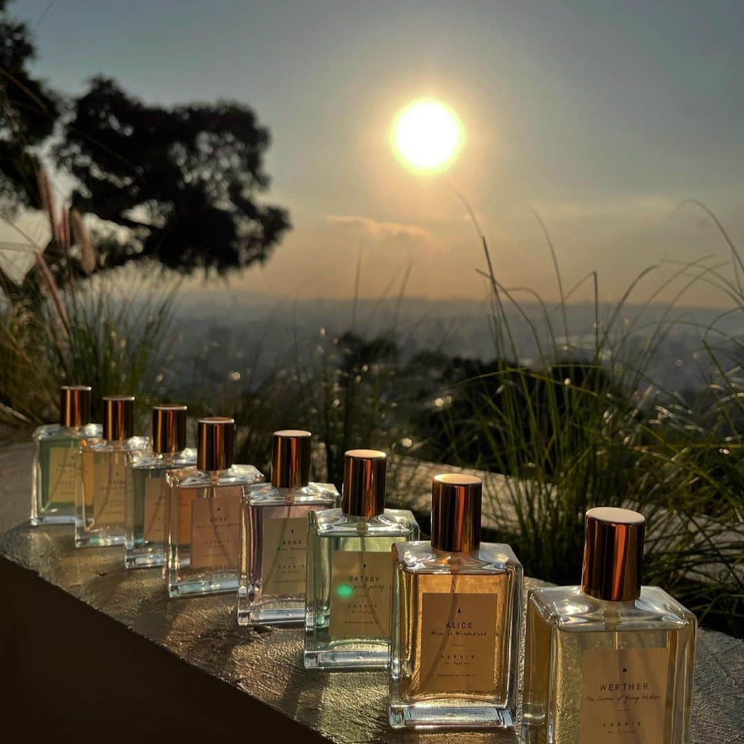 林咖安（Lyla）さんのインスタグラム写真 - (林咖安（Lyla）Instagram)「🌸🌿🌼🌵🌺🍂  每天都要香香的 就算沒洗頭也可以😂 （ 喂 ）  #perfume  #storytime」3月9日 0時58分 - _______lyla_______