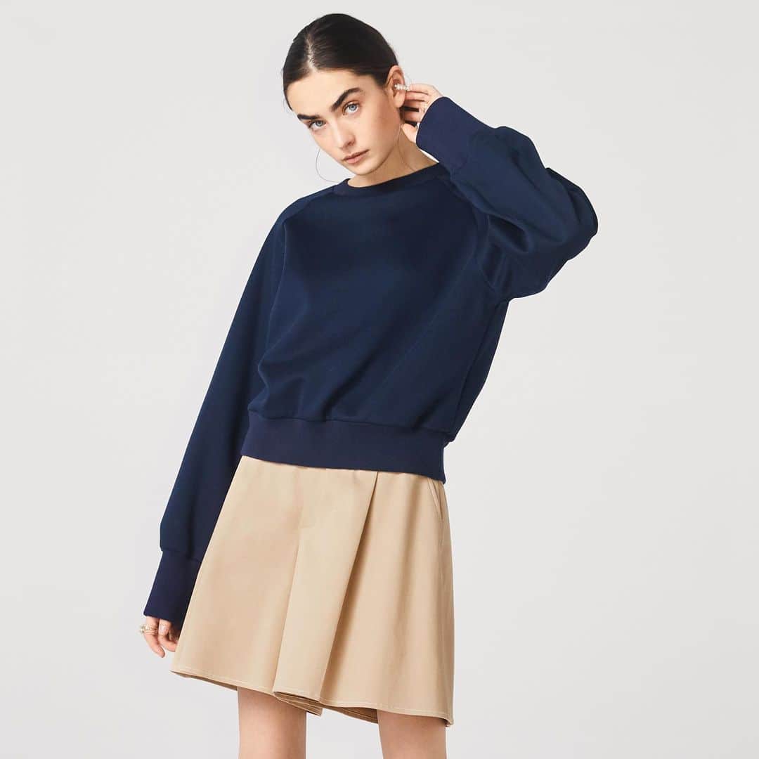 アディアムのインスタグラム：「Luxurious, comfortable and functional, we’re beginning the week in style with our Ayame Pullover.」