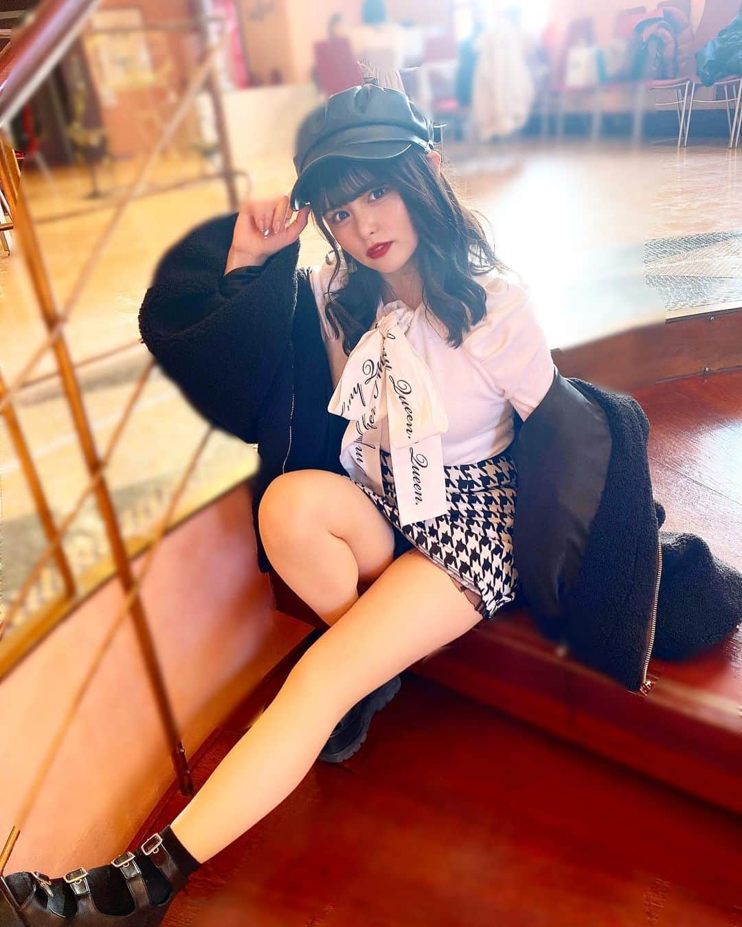 西野瑠奈のインスタグラム：「脚長効果🧡✨✨  #JAPANARIZM#idol#onespo#followｍe#plus#fashion#tokyo#omntesando#アイドル#ジャパナリズム#西野瑠奈#プリュ#撮影会#ワンスポ#ファッション#脚#足フェチ」